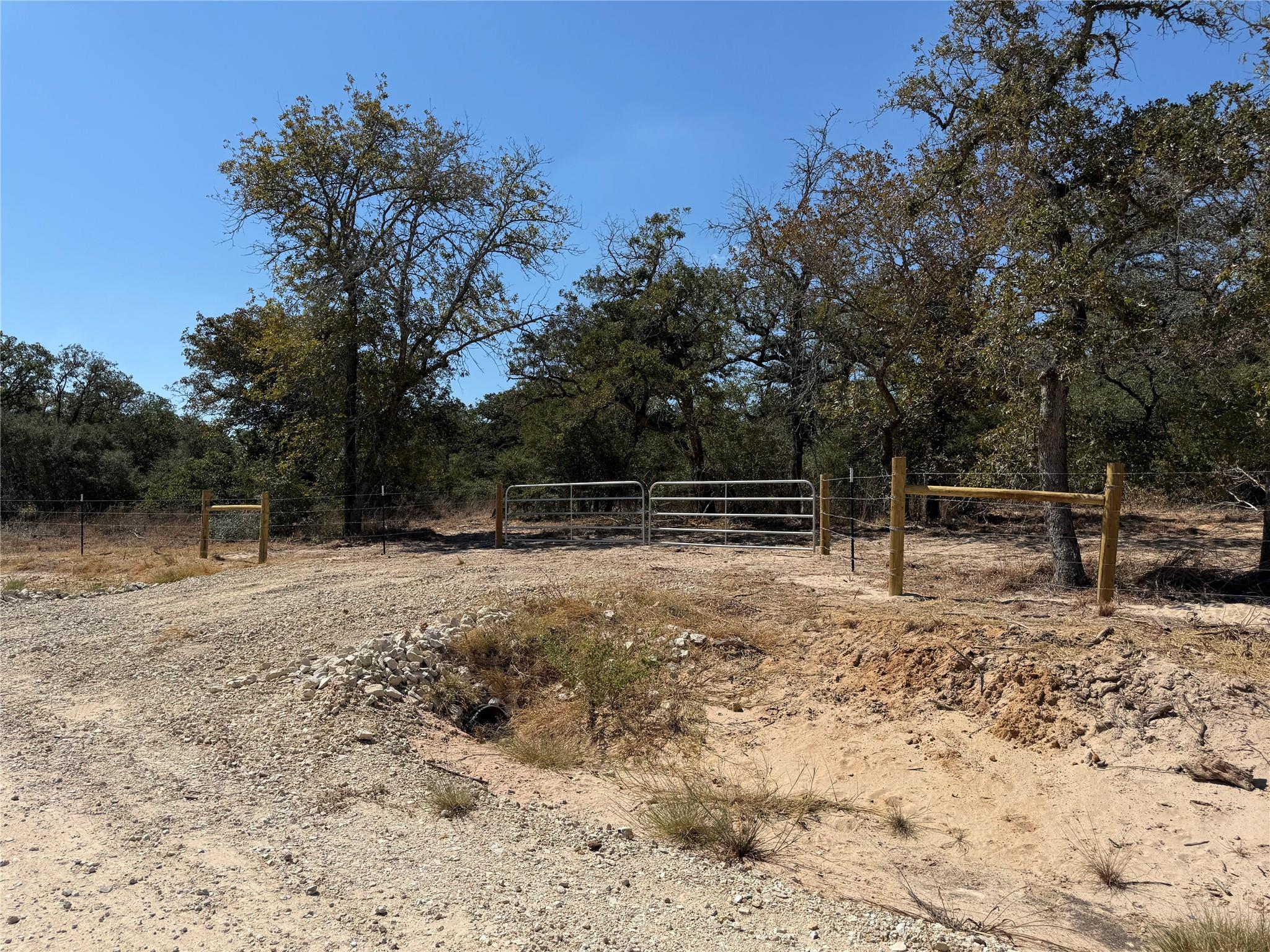 320 Daisy Haven Ln, Seguin, TX 78155