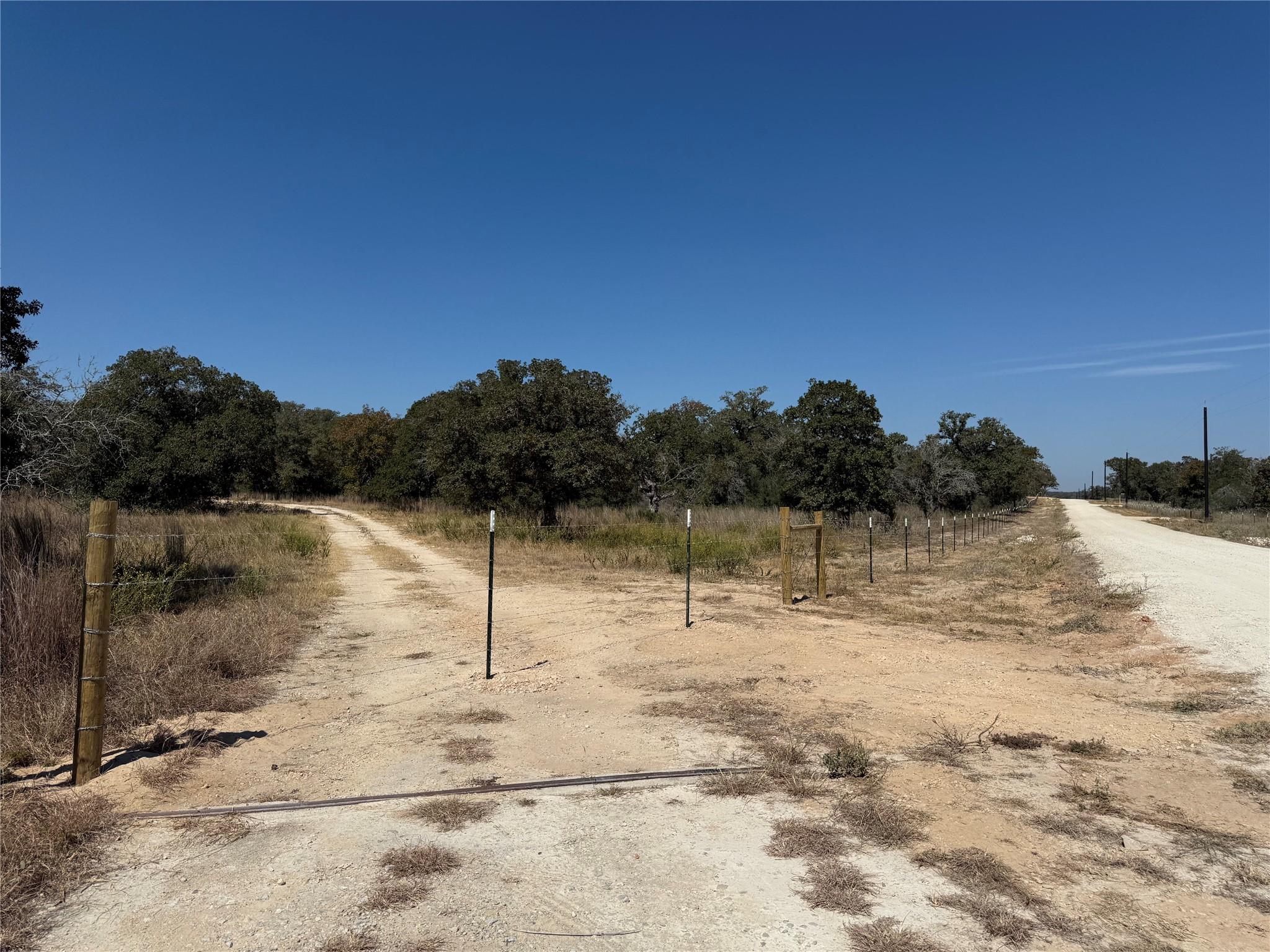 320 Daisy Haven Ln, Seguin, TX 78155