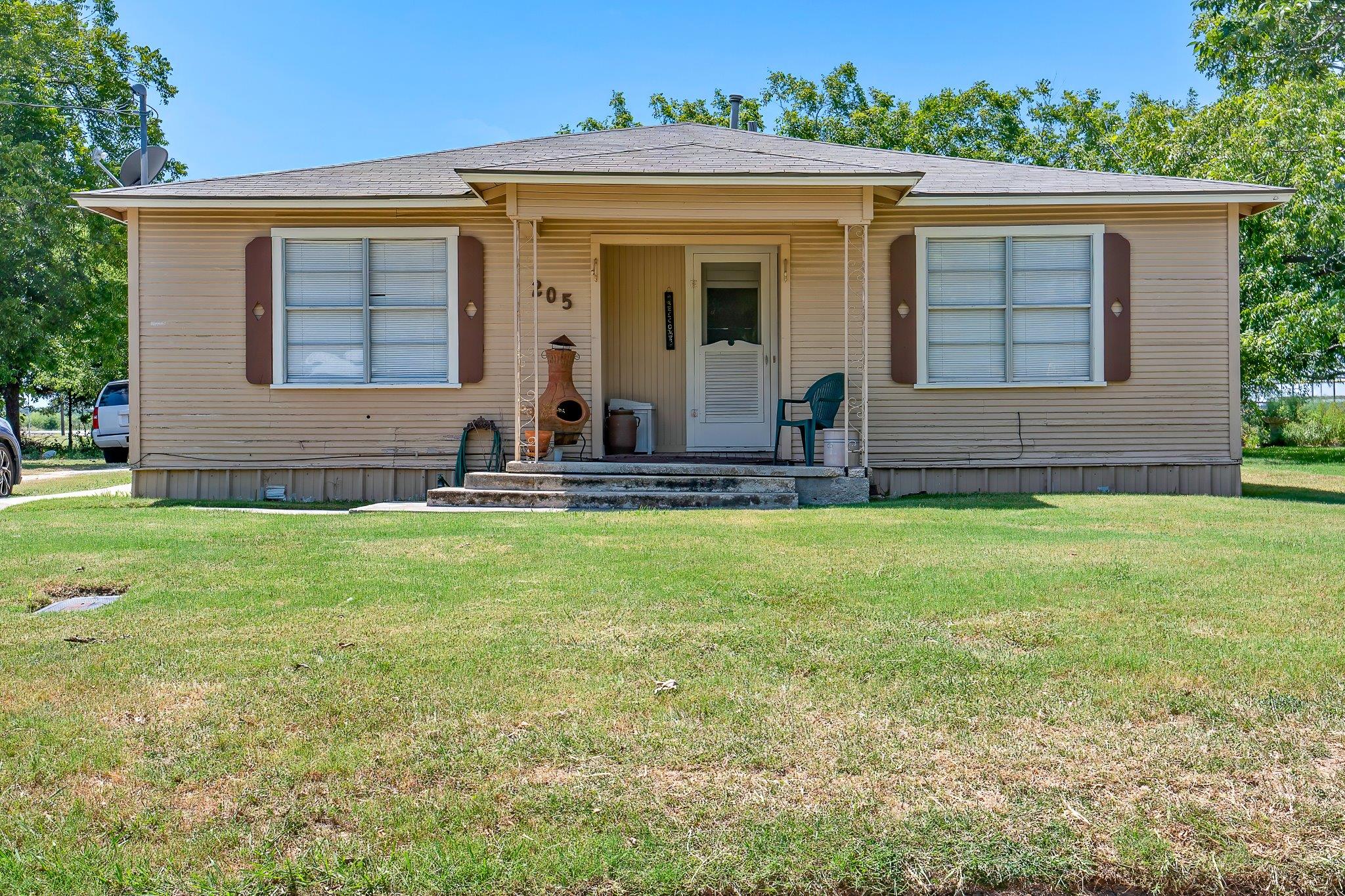 205 N Brazos St, Granger, TX 76530