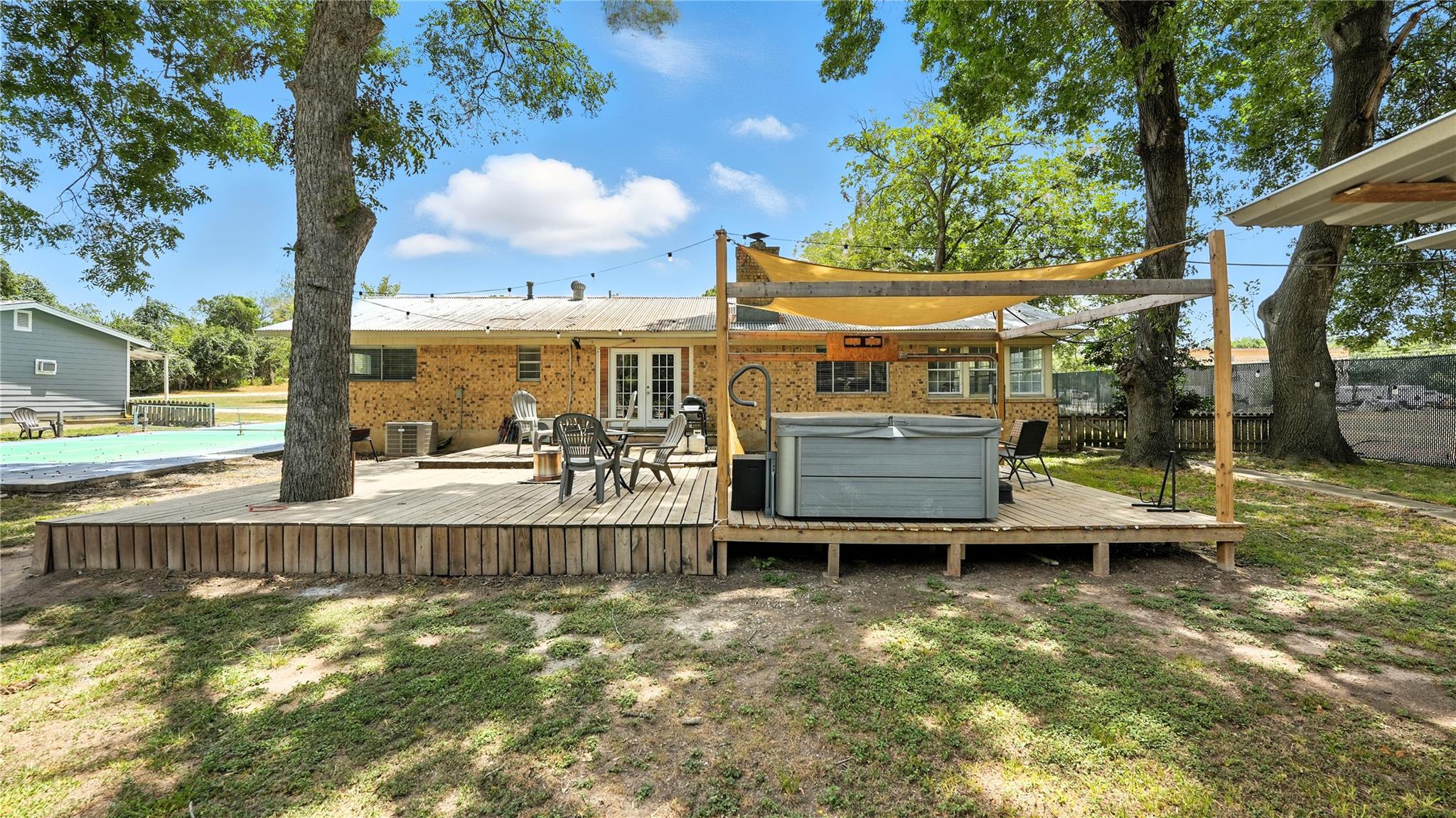 683 & 695 Albert St, New Braunfels, TX 78130