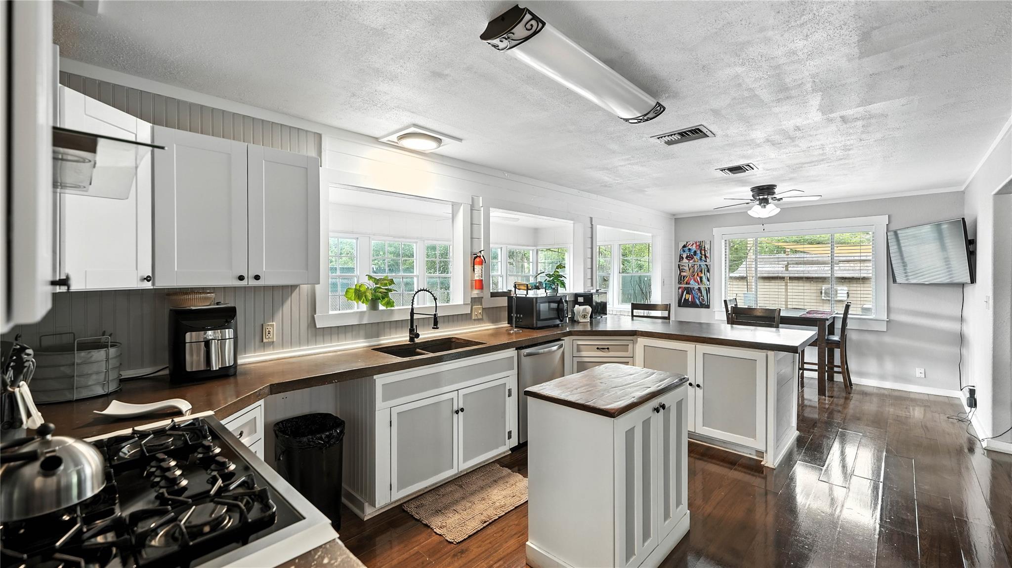 683 & 695 Albert St, New Braunfels, TX 78130