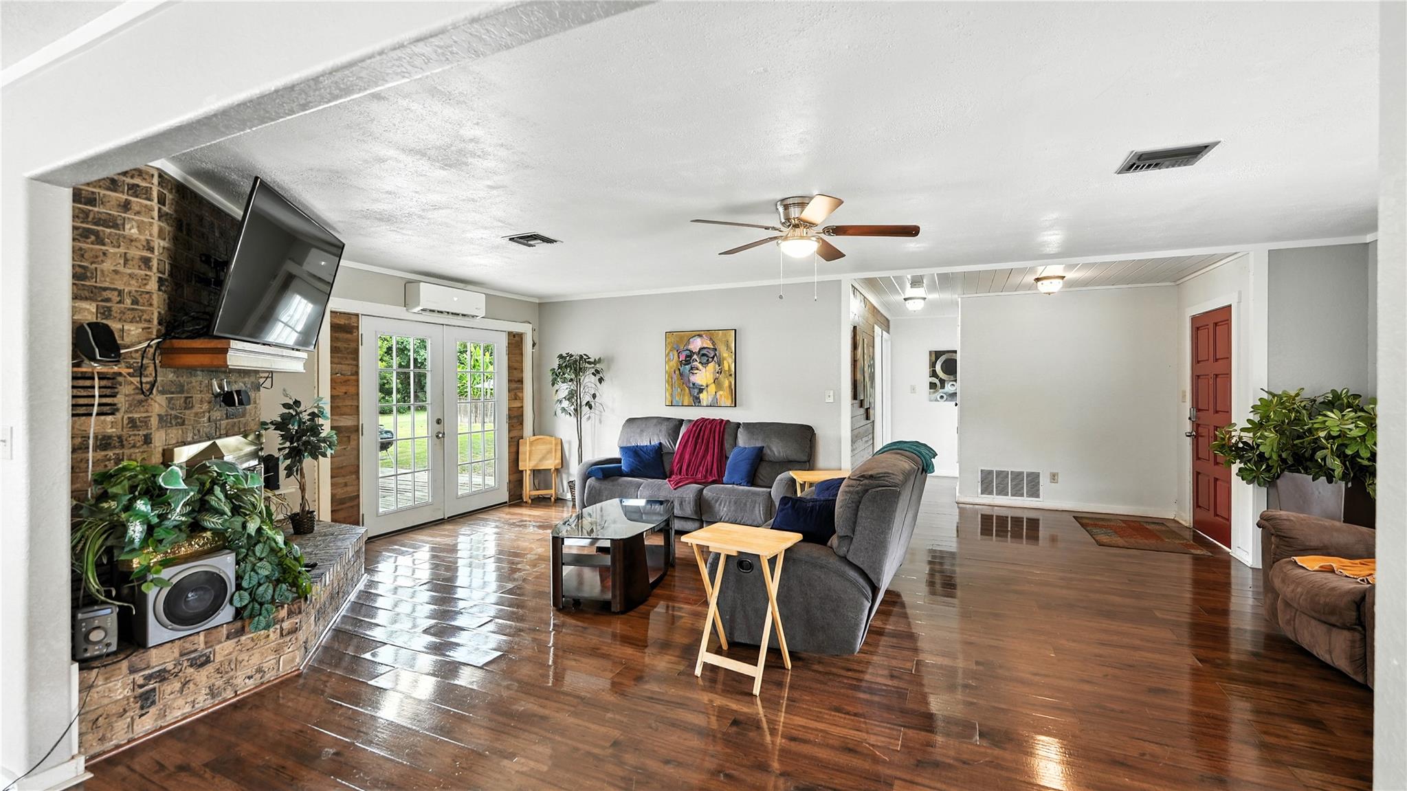 683 & 695 Albert St, New Braunfels, TX 78130