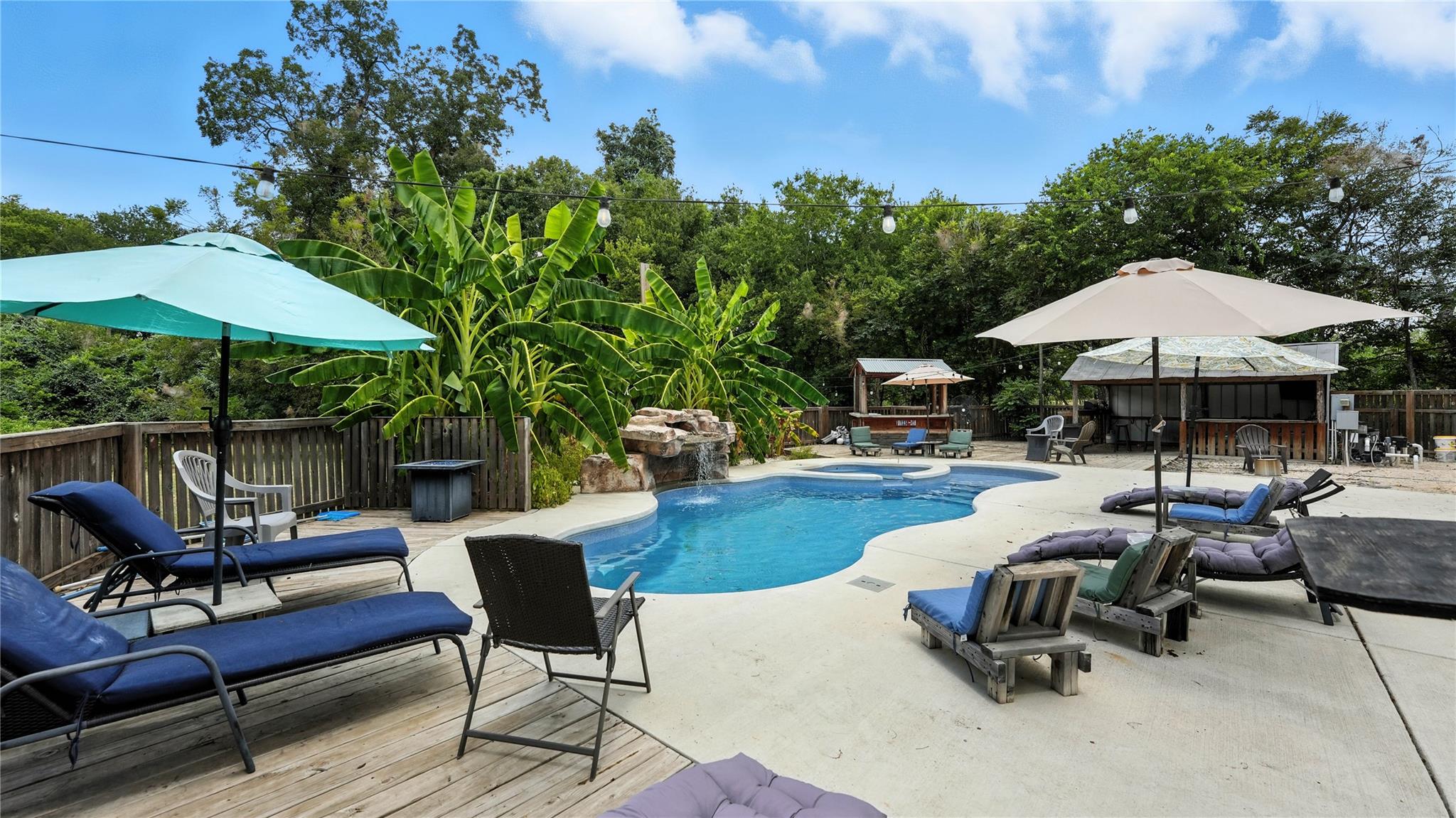 683 & 695 Albert St, New Braunfels, TX 78130