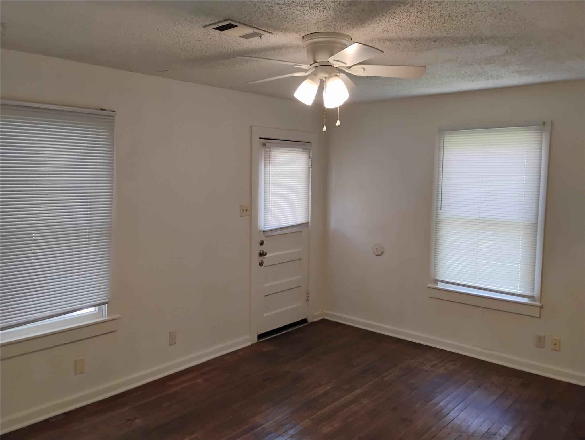 545 Lindsey St, San Marcos, TX 78666