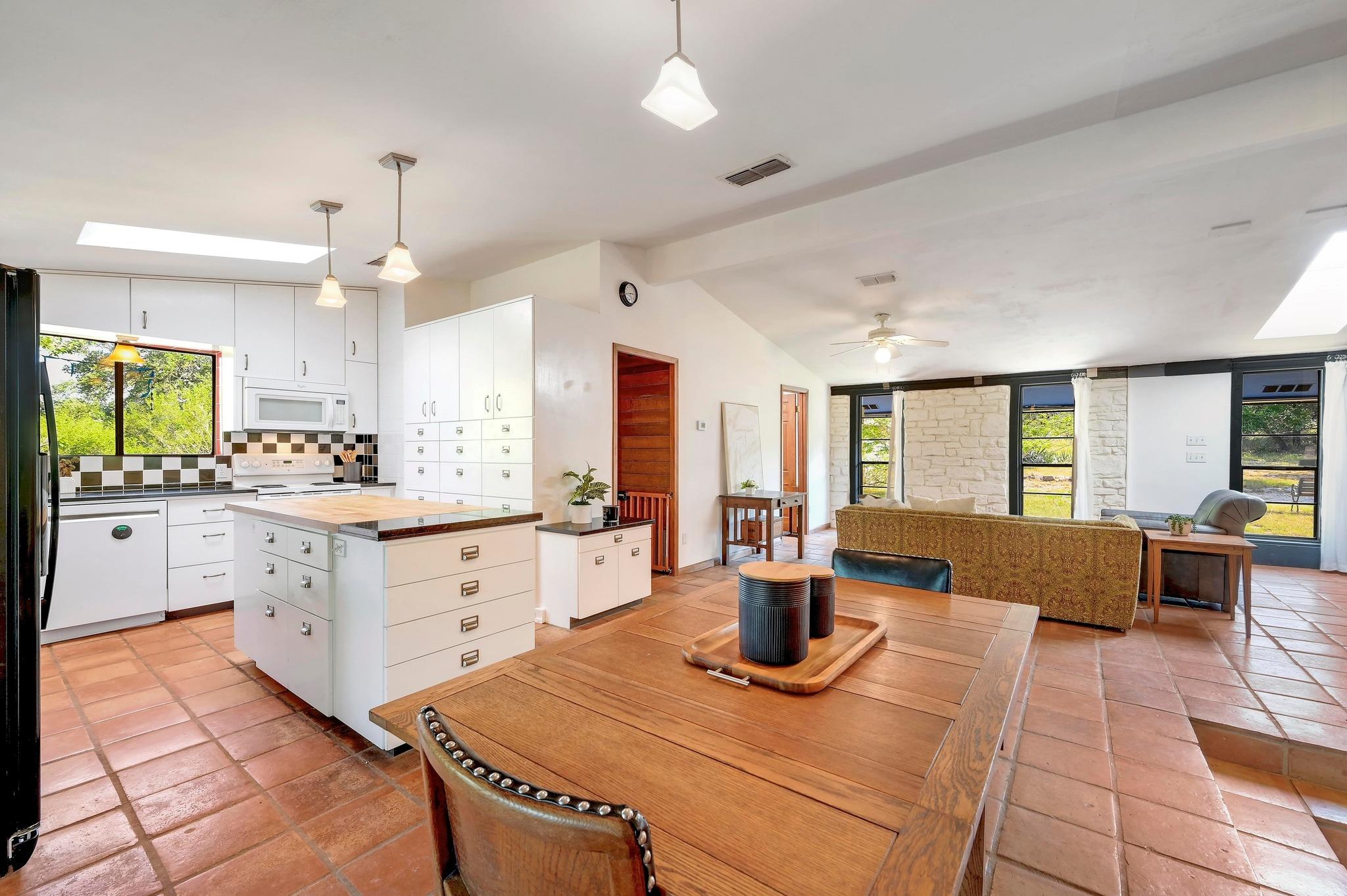 445 Bendigo Ln, Wimberley, TX 78676