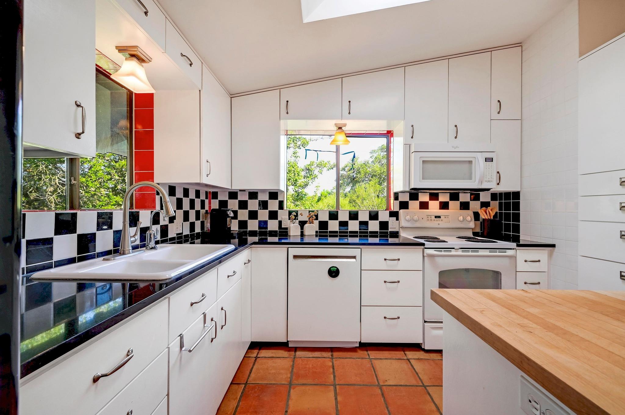 445 Bendigo Ln, Wimberley, TX 78676