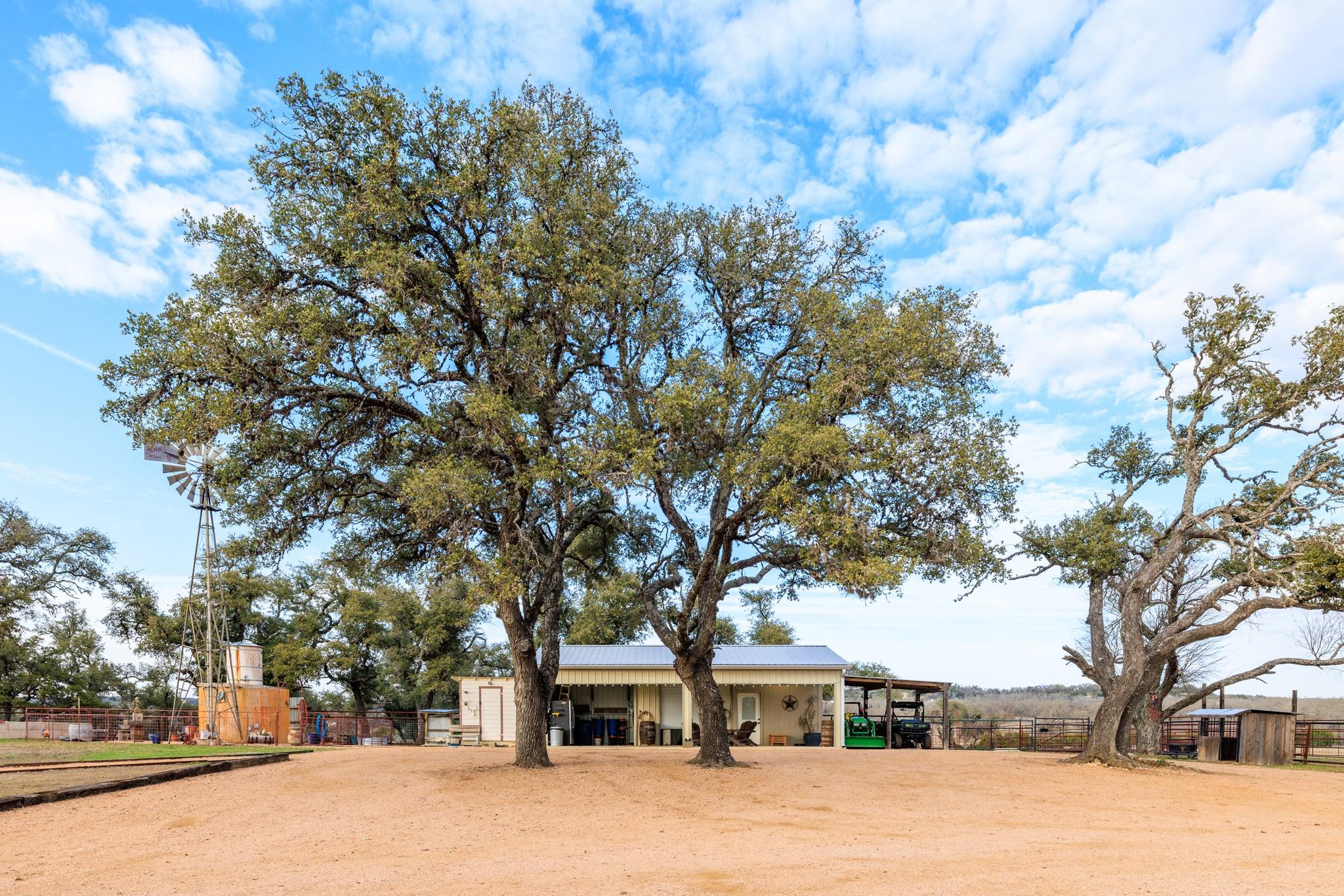 888 Dietrich Rd, Fredericksburg, TX 78624