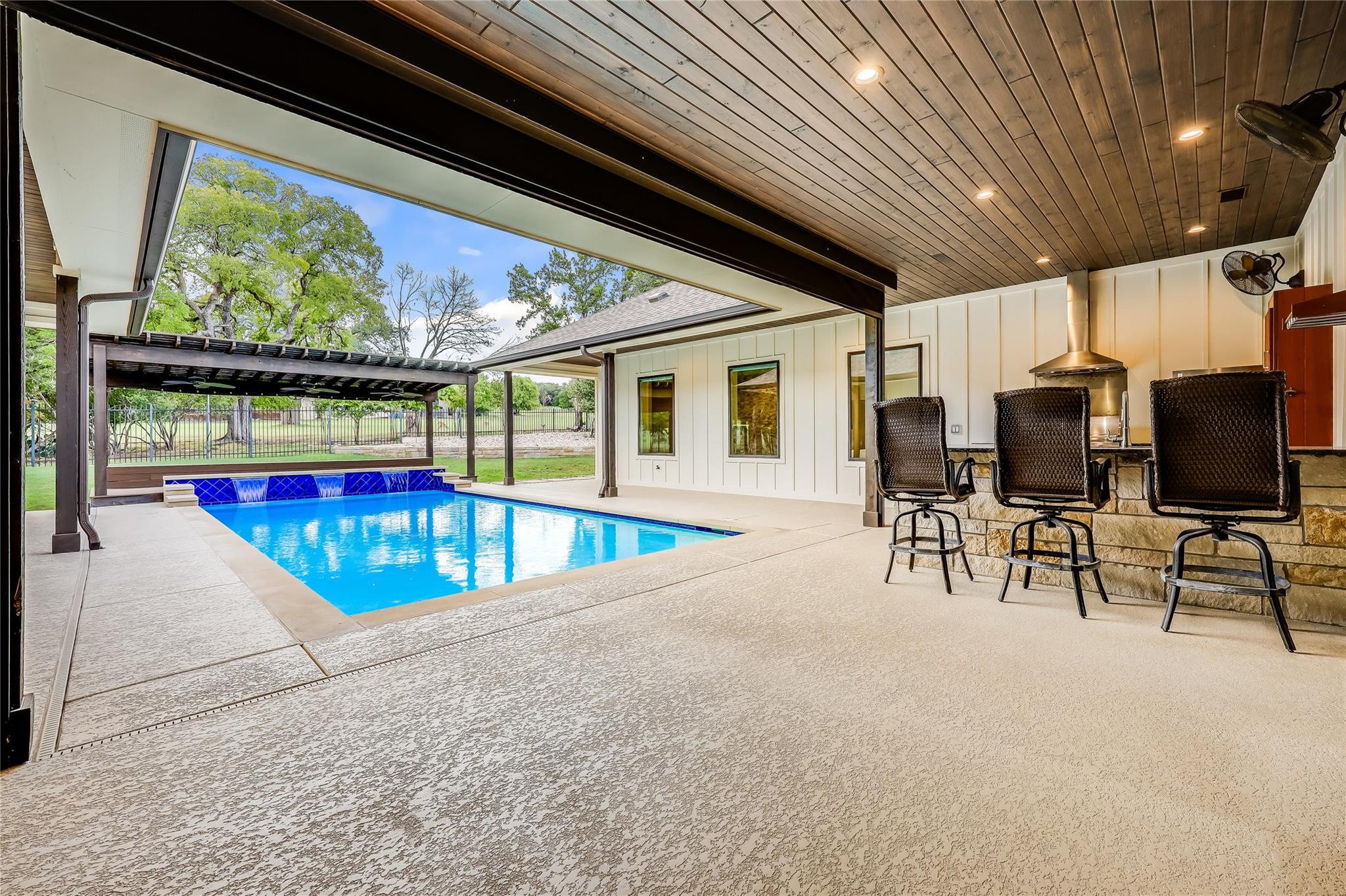 112 Venture Blvd S, Point Venture, TX 78645