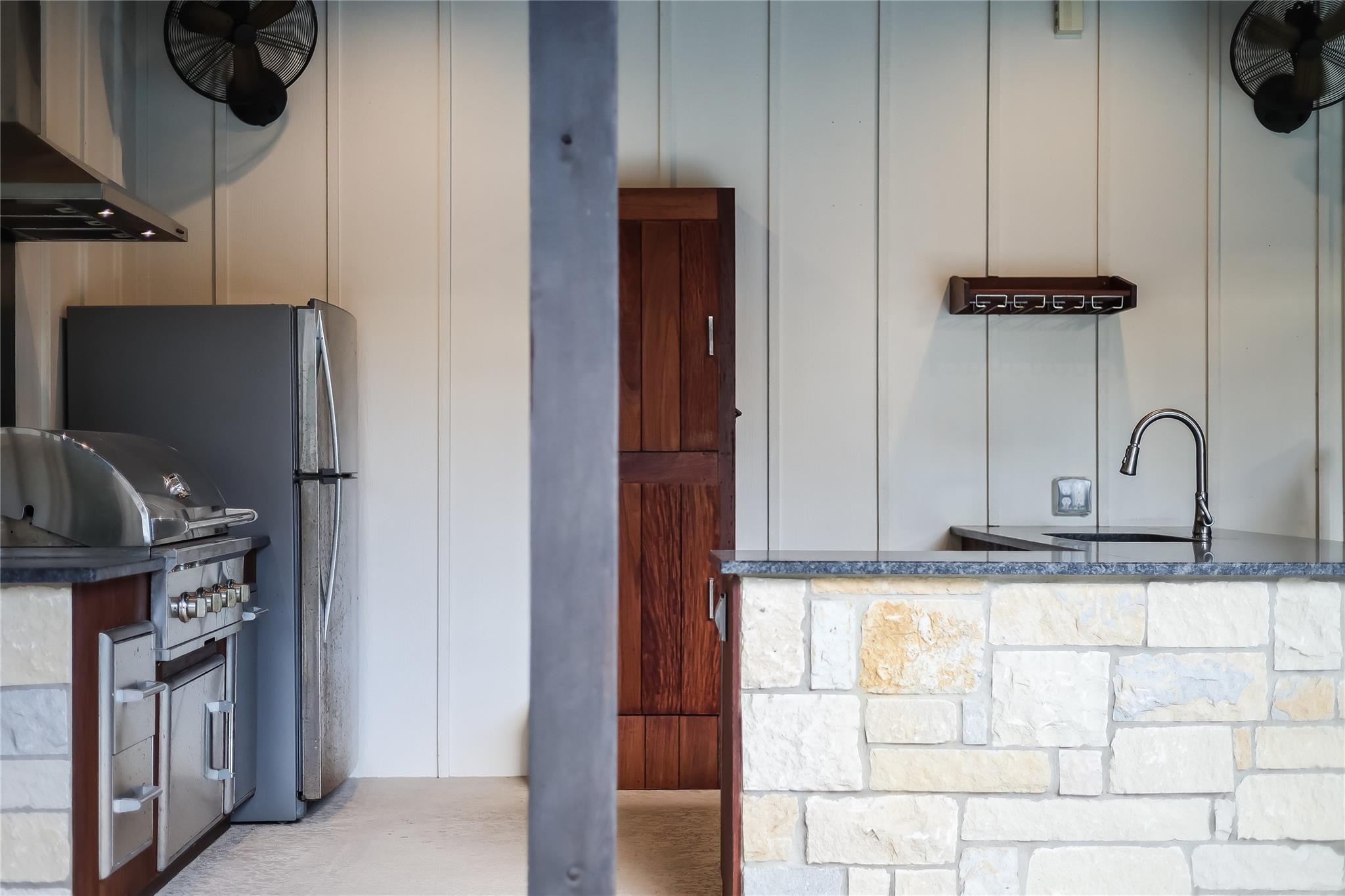 112 Venture Blvd S, Point Venture, TX 78645