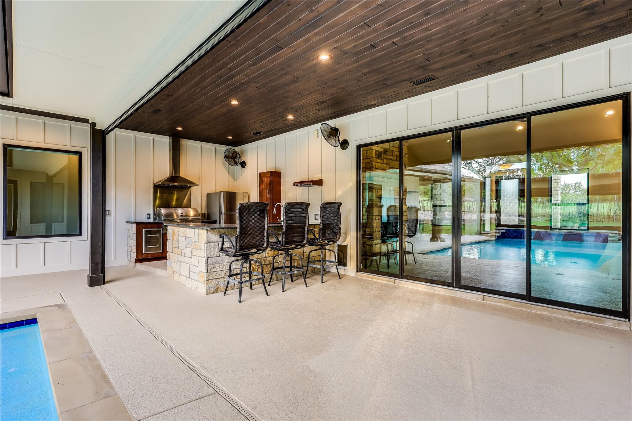 112 Venture Blvd S, Point Venture, TX 78645