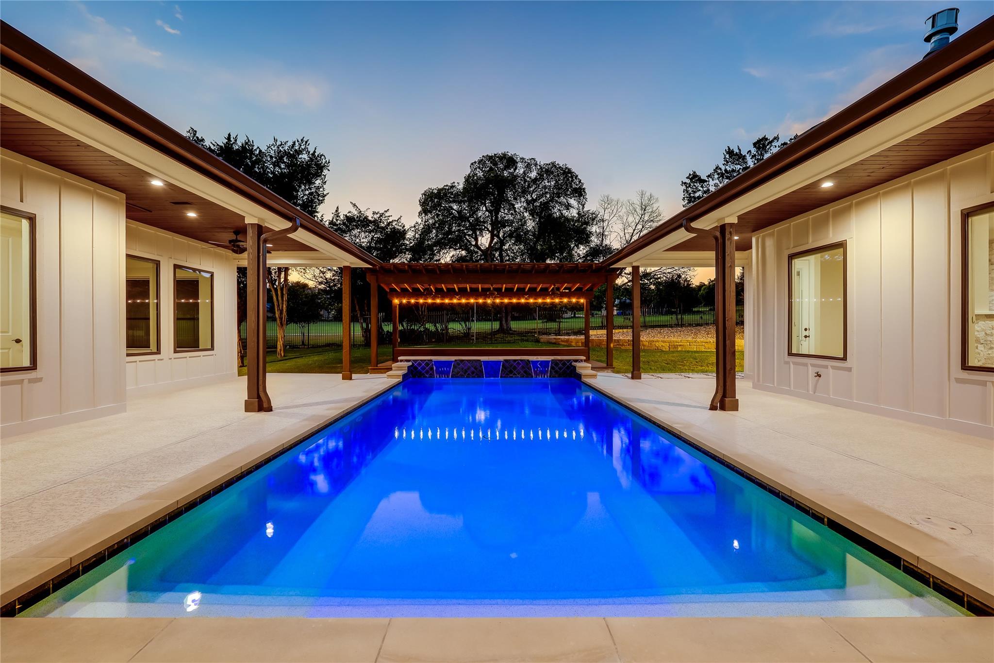 112 Venture Blvd S, Point Venture, TX 78645