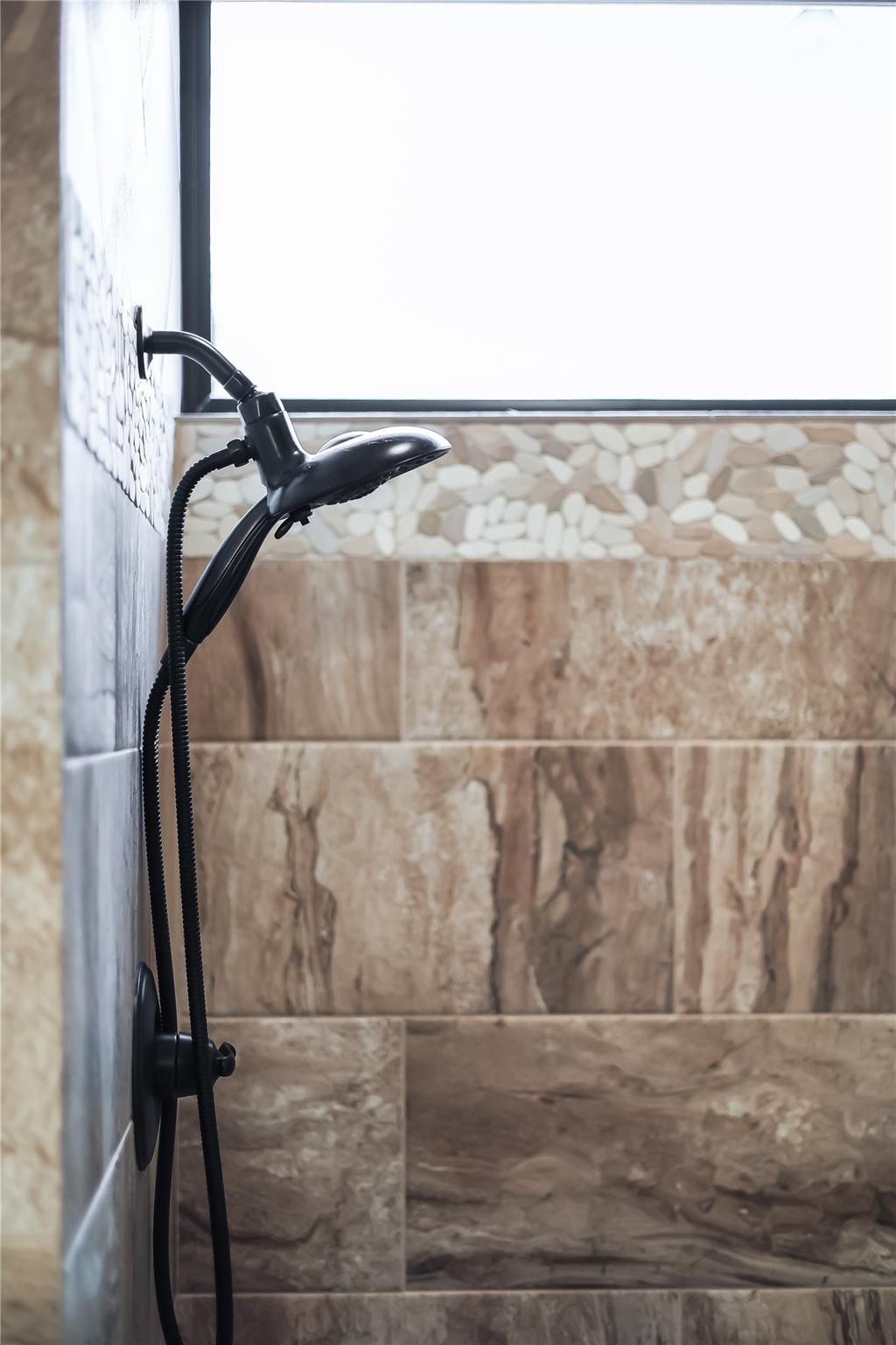 112 Venture Blvd S, Point Venture, TX 78645