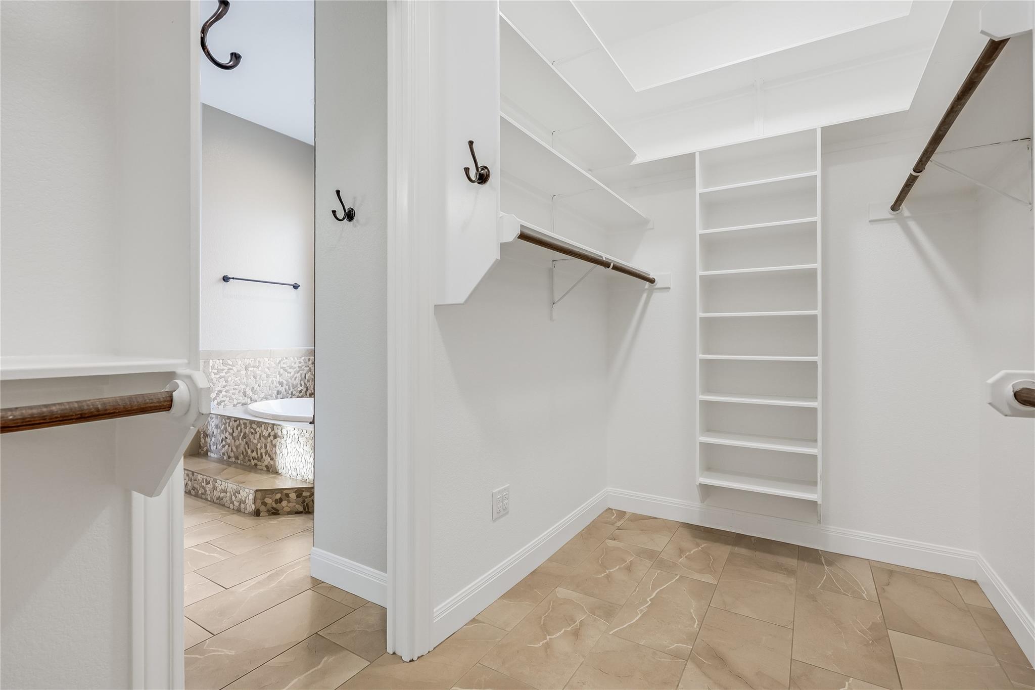 112 Venture Blvd S, Point Venture, TX 78645