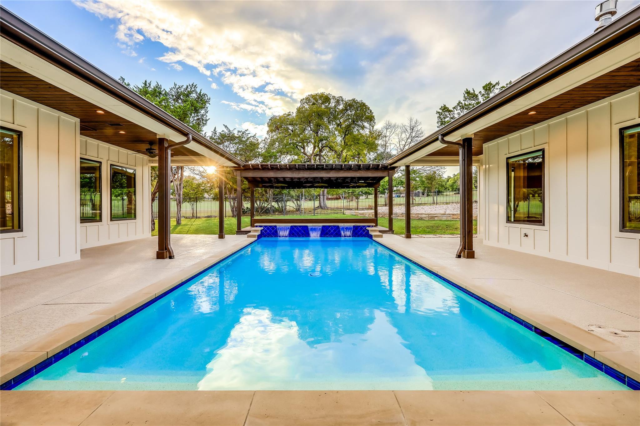 112 Venture Blvd S, Point Venture, TX 78645