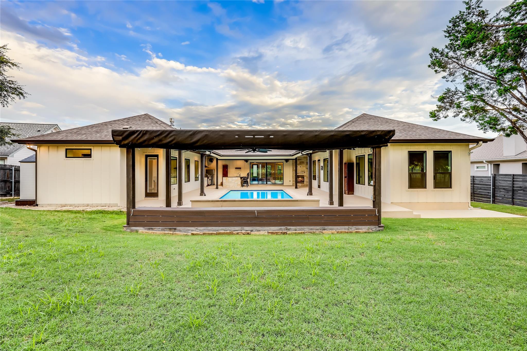 112 Venture Blvd S, Point Venture, TX 78645