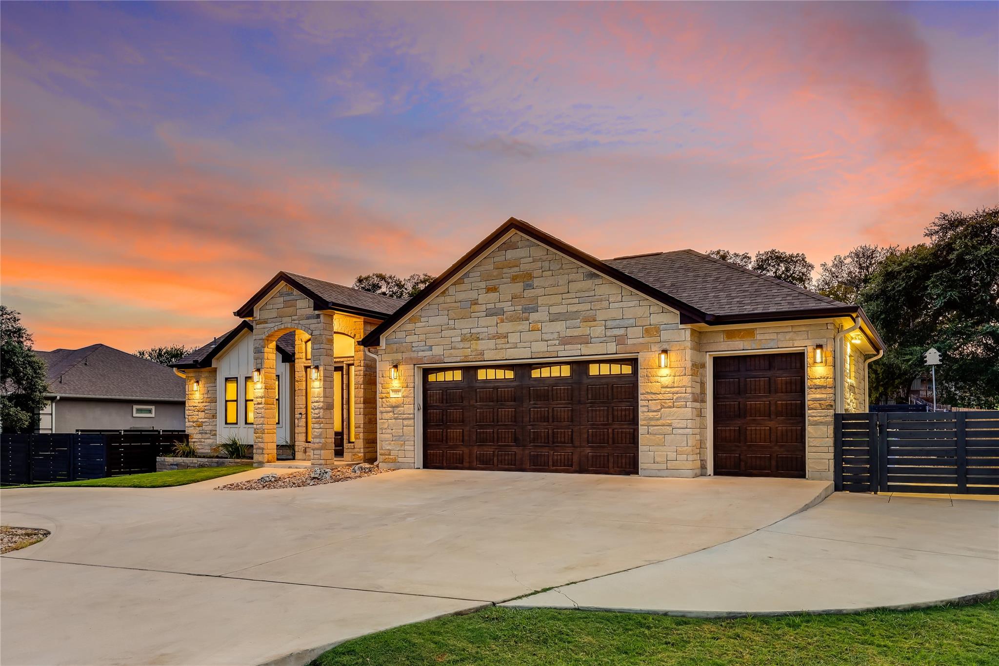 112 Venture Blvd S, Point Venture, TX 78645