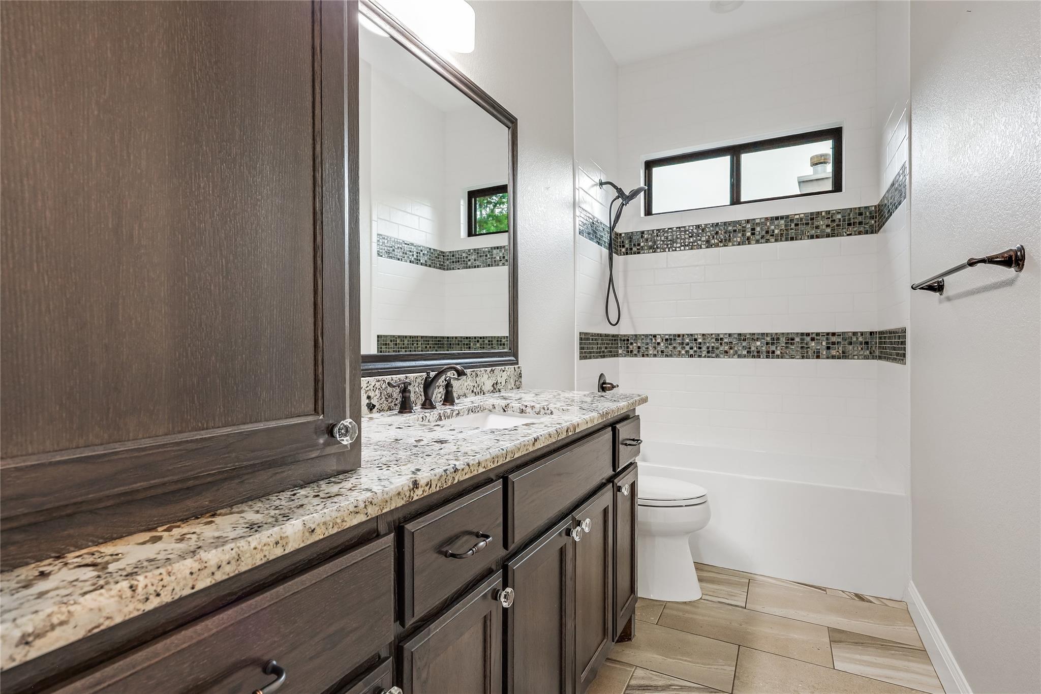 112 Venture Blvd S, Point Venture, TX 78645