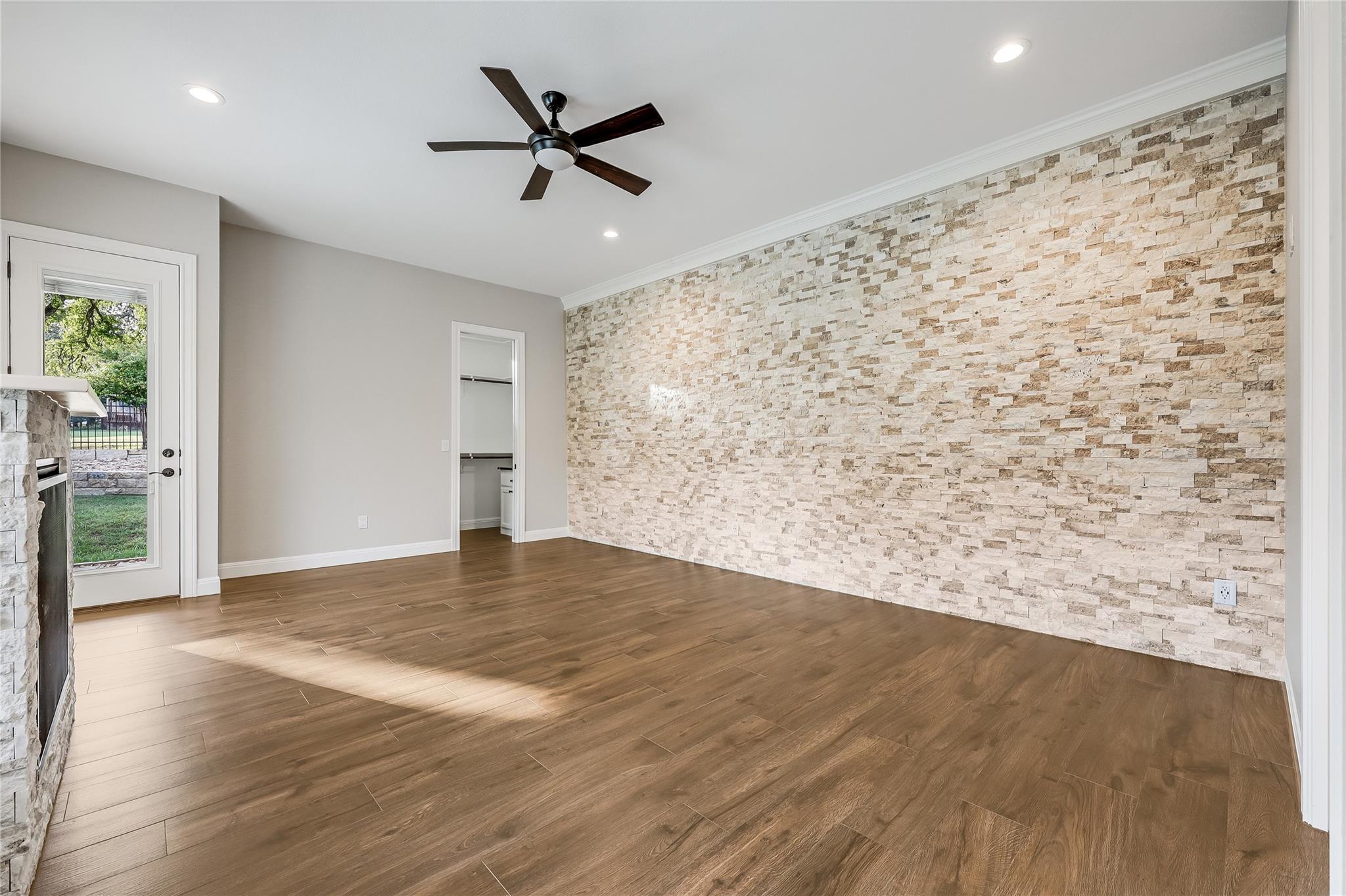 112 Venture Blvd S, Point Venture, TX 78645