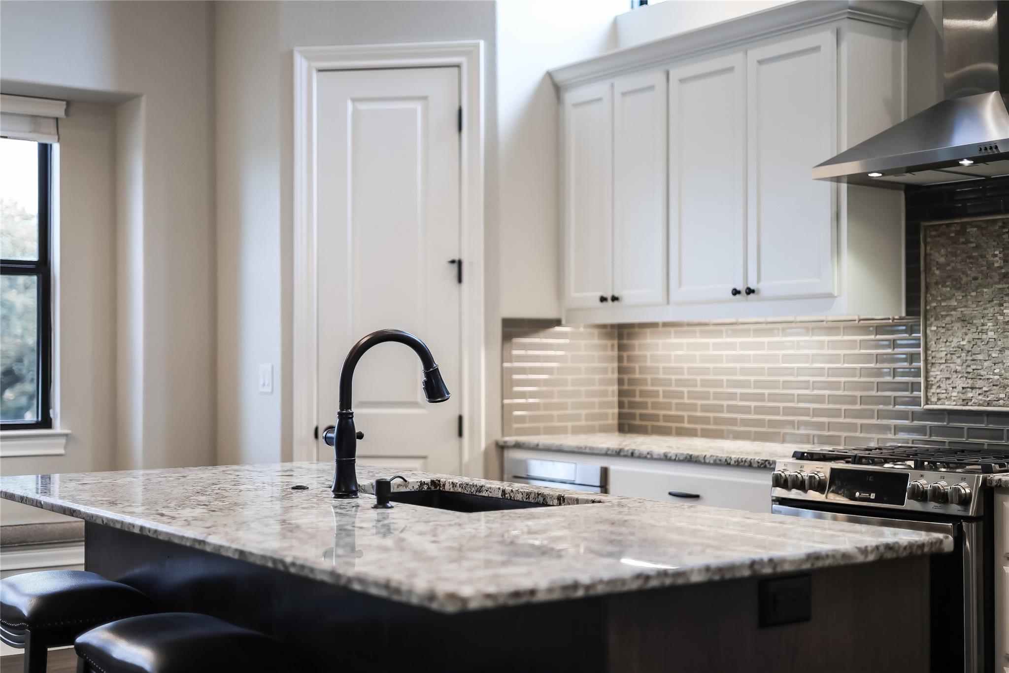 112 Venture Blvd S, Point Venture, TX 78645