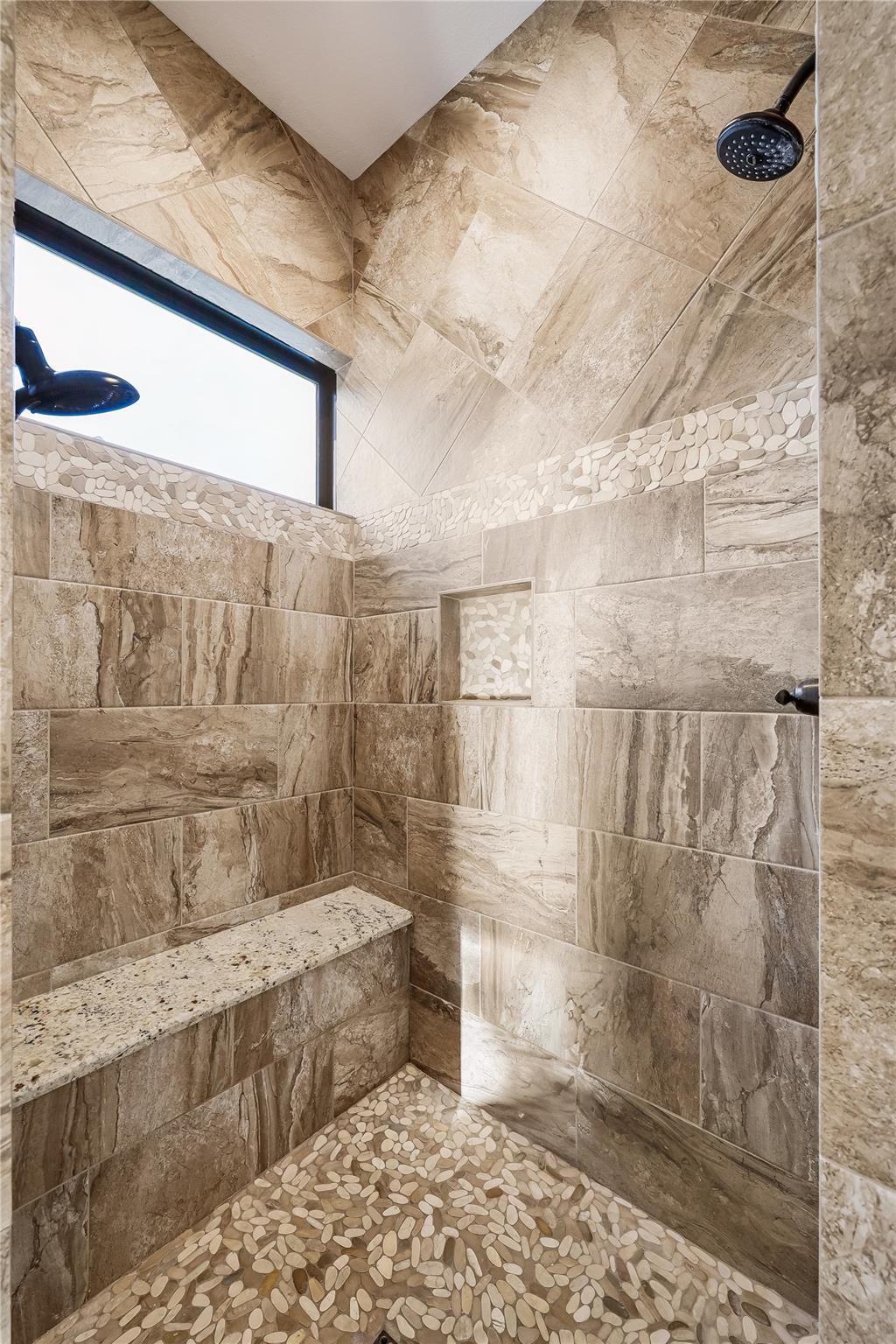 112 Venture Blvd S, Point Venture, TX 78645