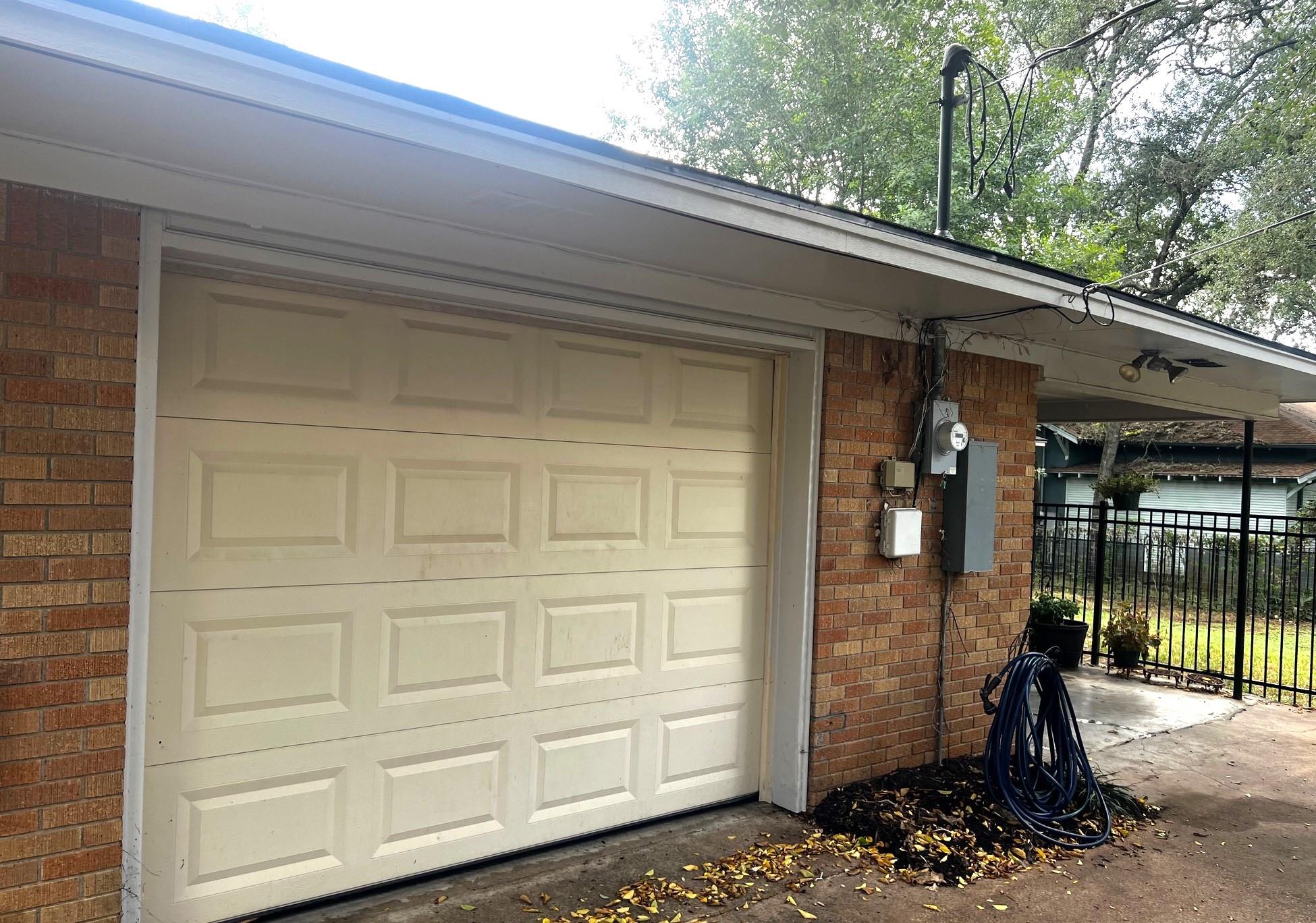 355 N Monroe St, La Grange, TX 78945