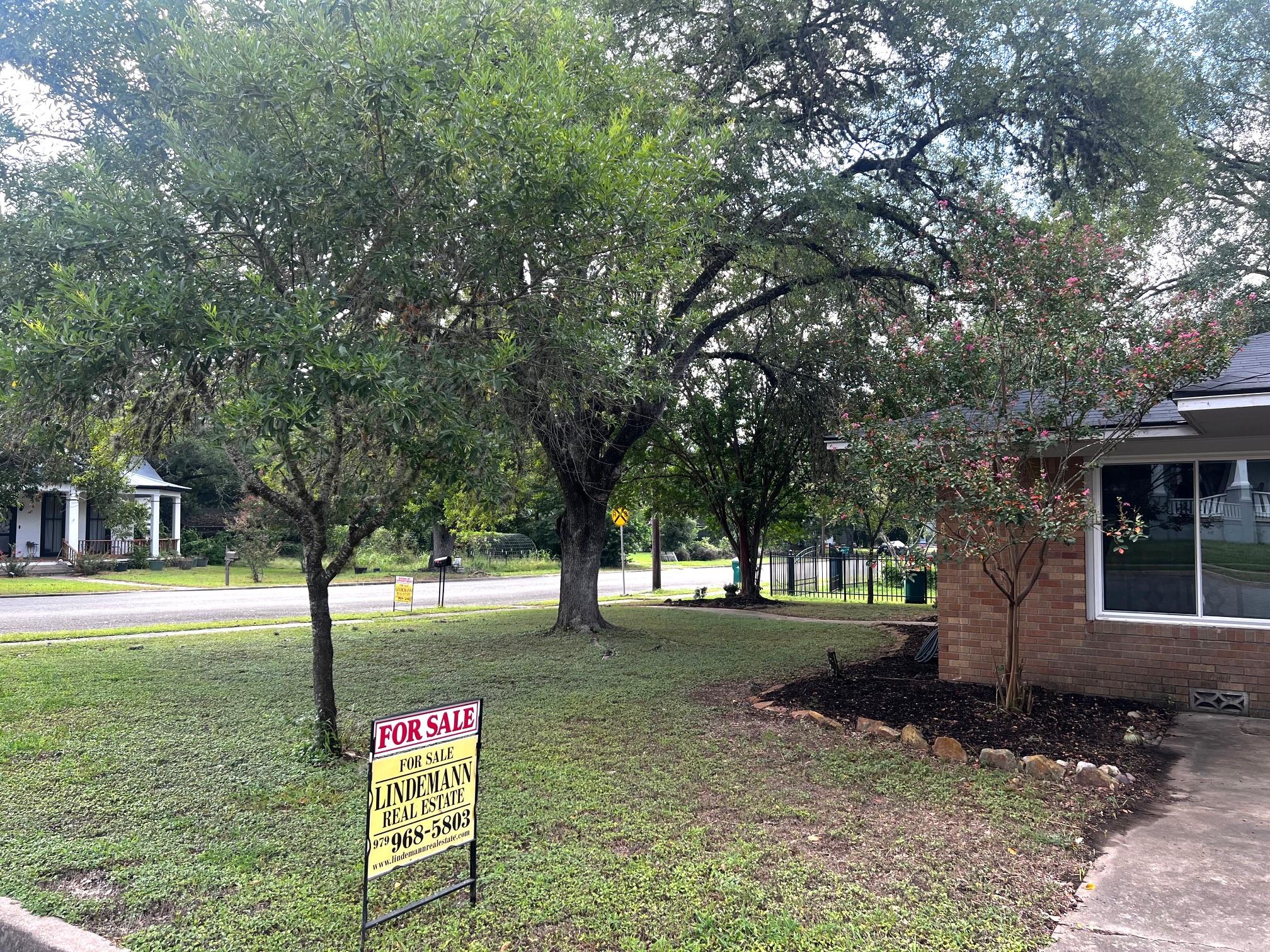 355 N Monroe St, La Grange, TX 78945