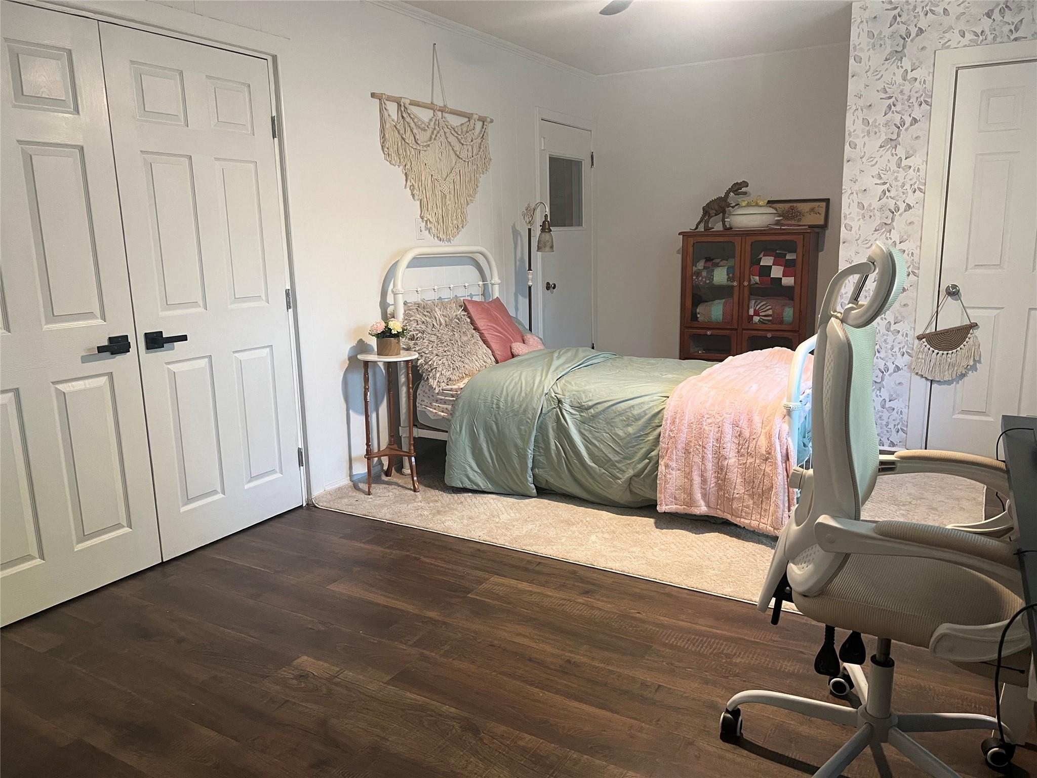 355 N Monroe St, La Grange, TX 78945