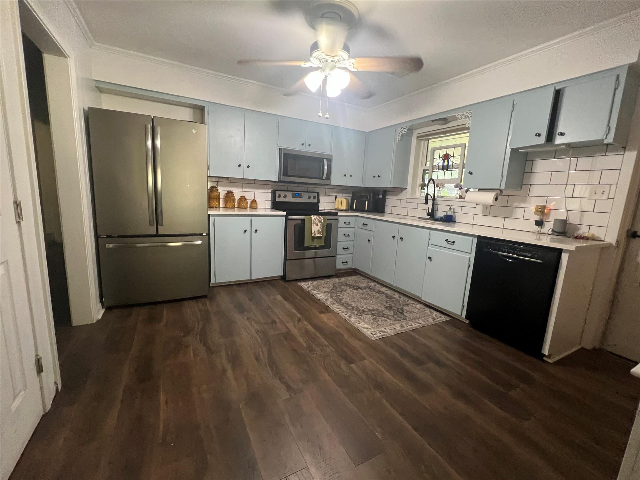 355 N Monroe St, La Grange, TX 78945