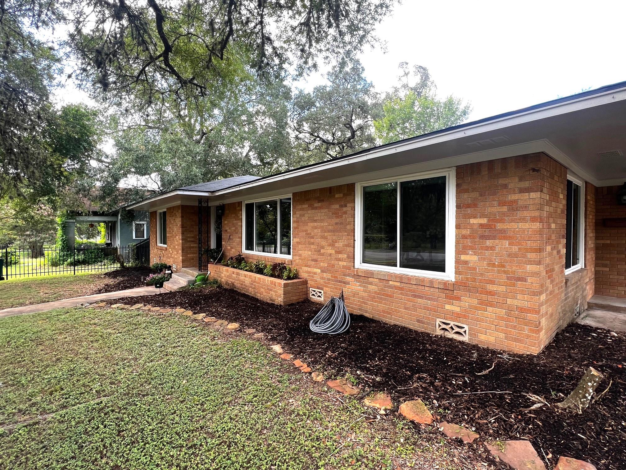 355 N Monroe St, La Grange, TX 78945