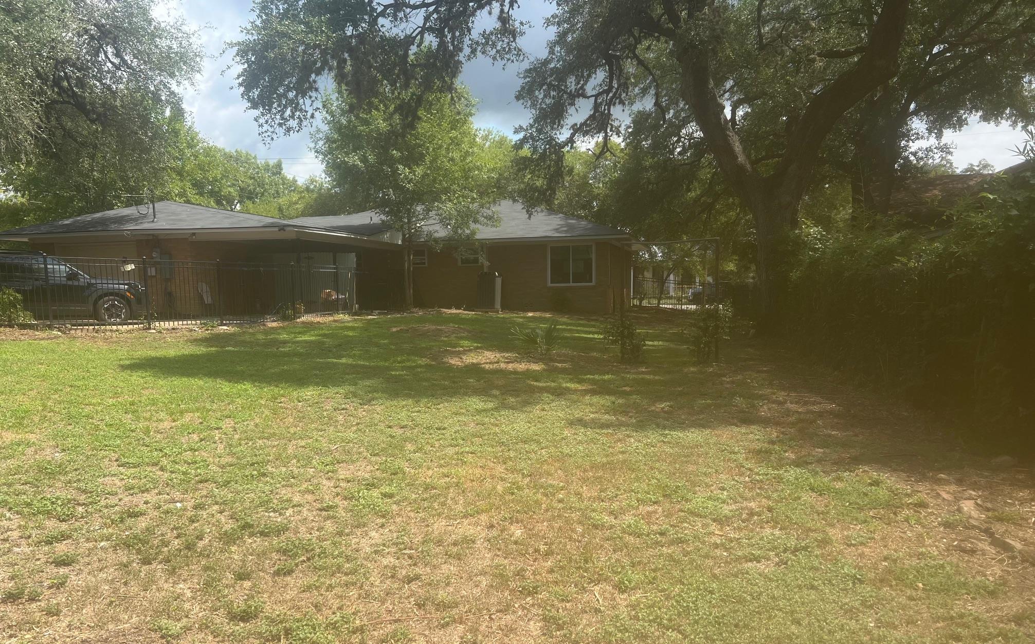 355 N Monroe St, La Grange, TX 78945