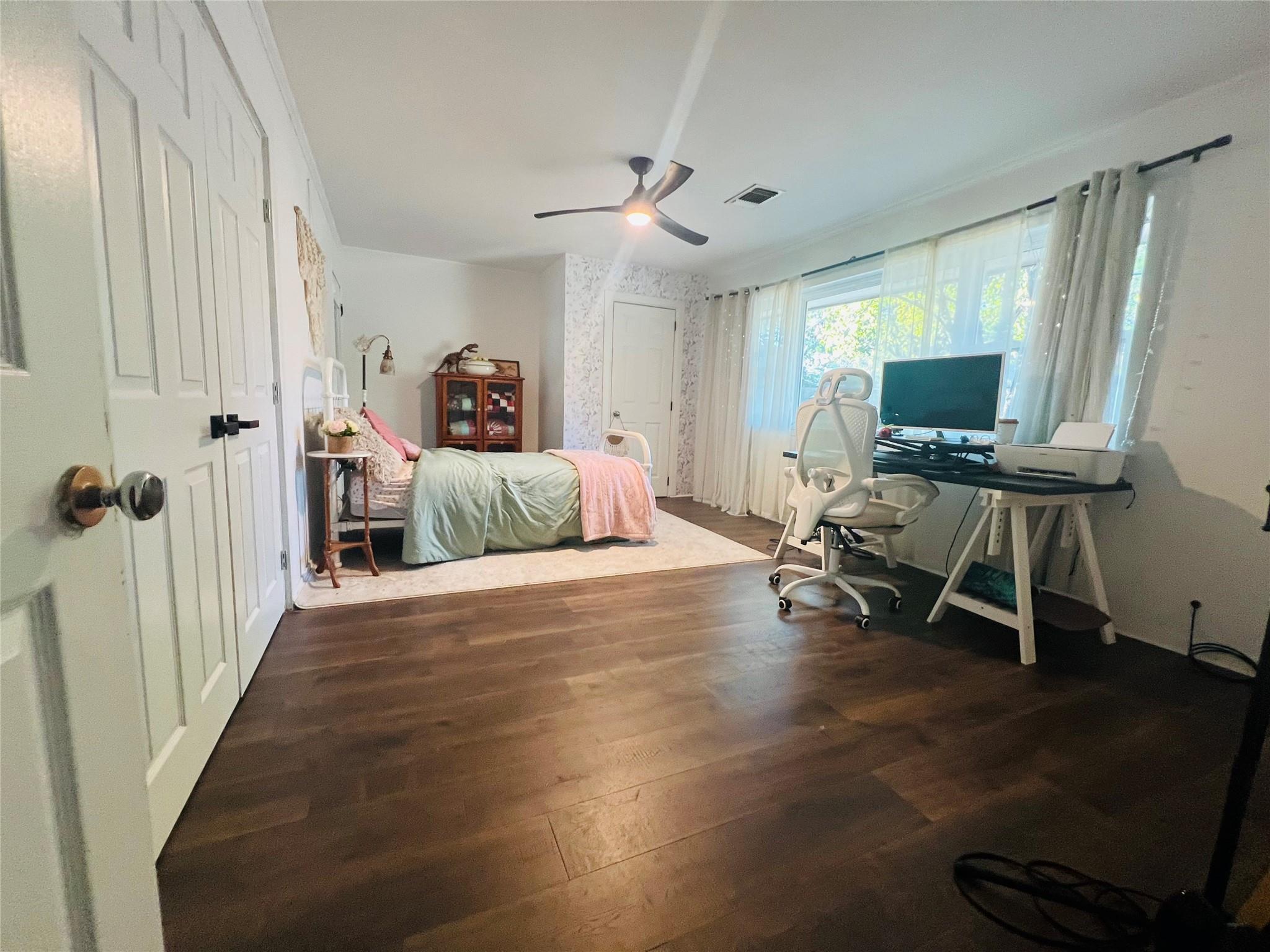 355 N Monroe St, La Grange, TX 78945