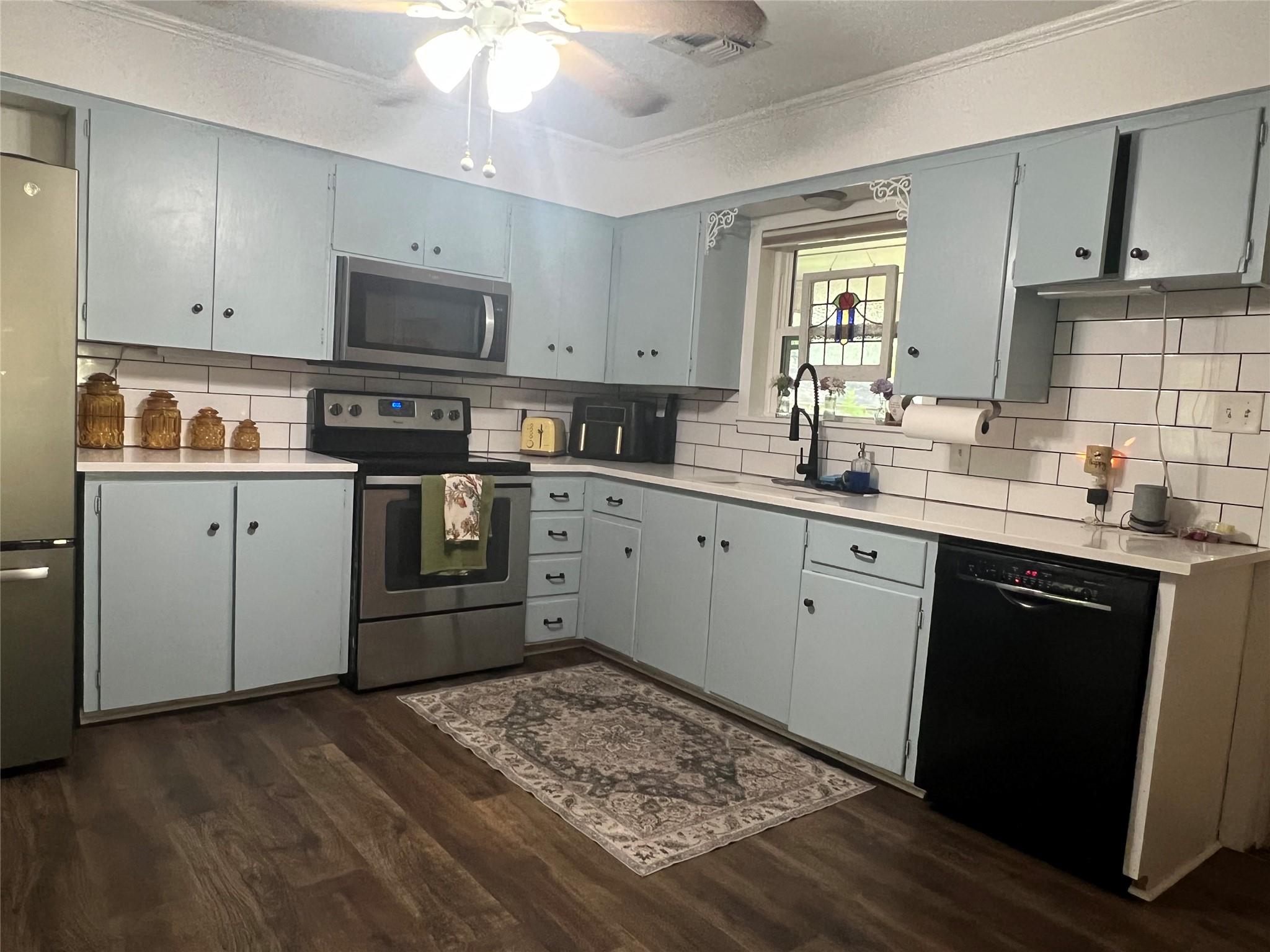 355 N Monroe St, La Grange, TX 78945