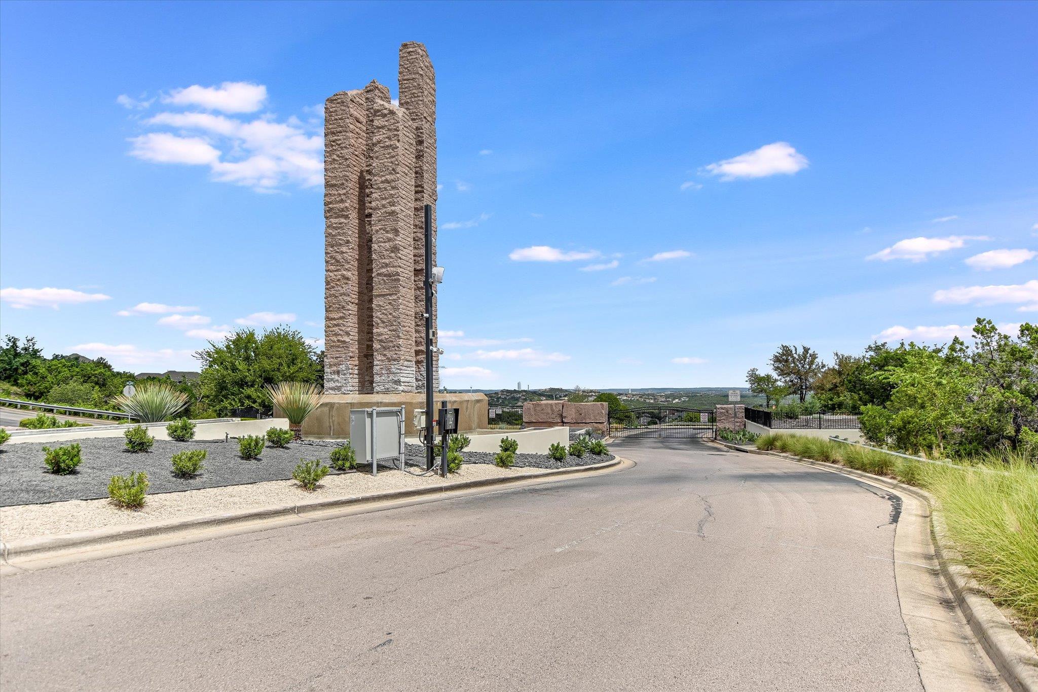 105 Whitley Dr, Austin, TX 78738