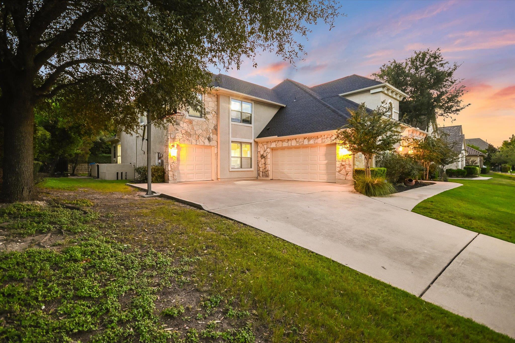 105 Whitley Dr, Austin, TX 78738