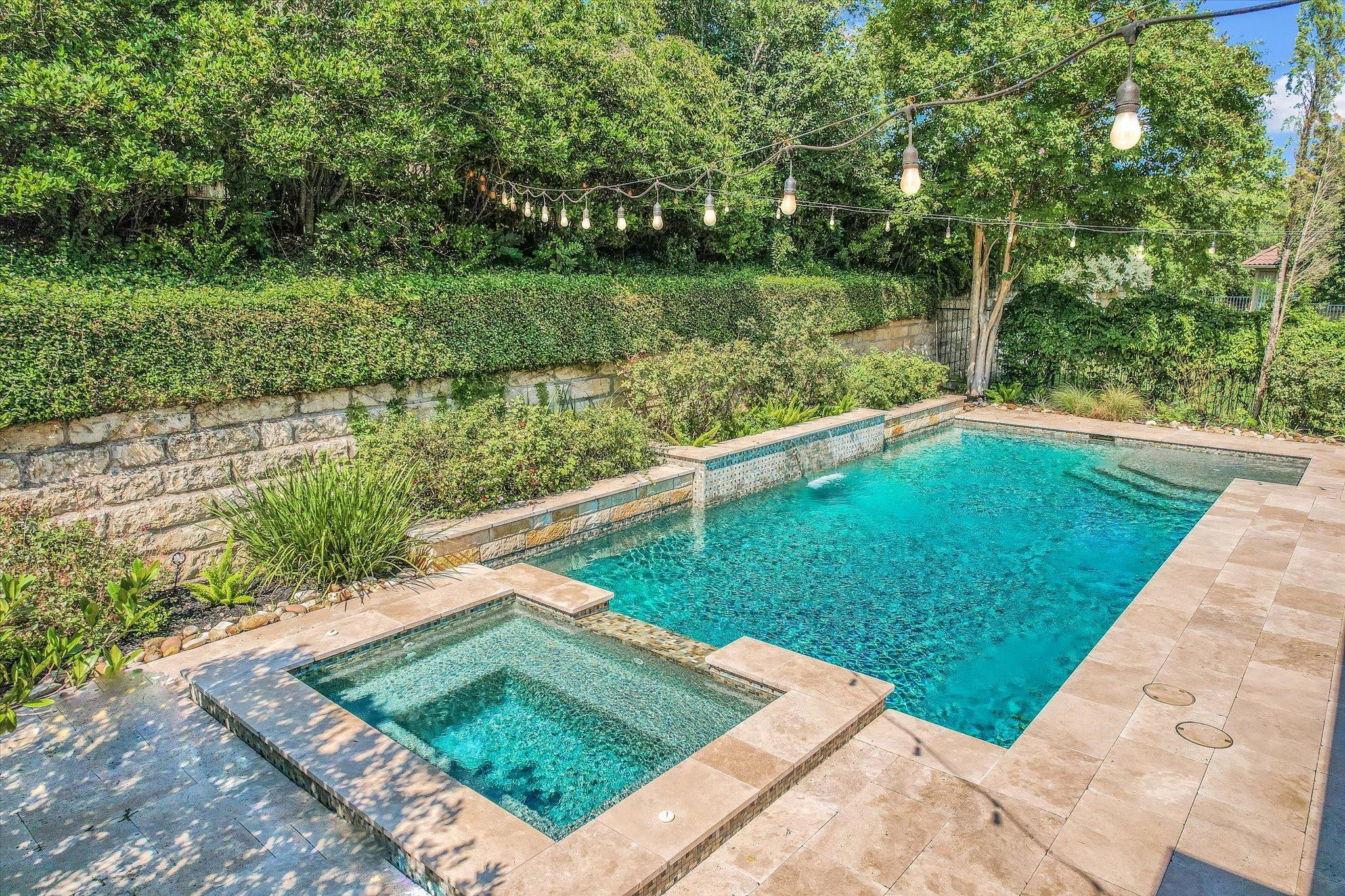 105 Whitley Dr, Austin, TX 78738