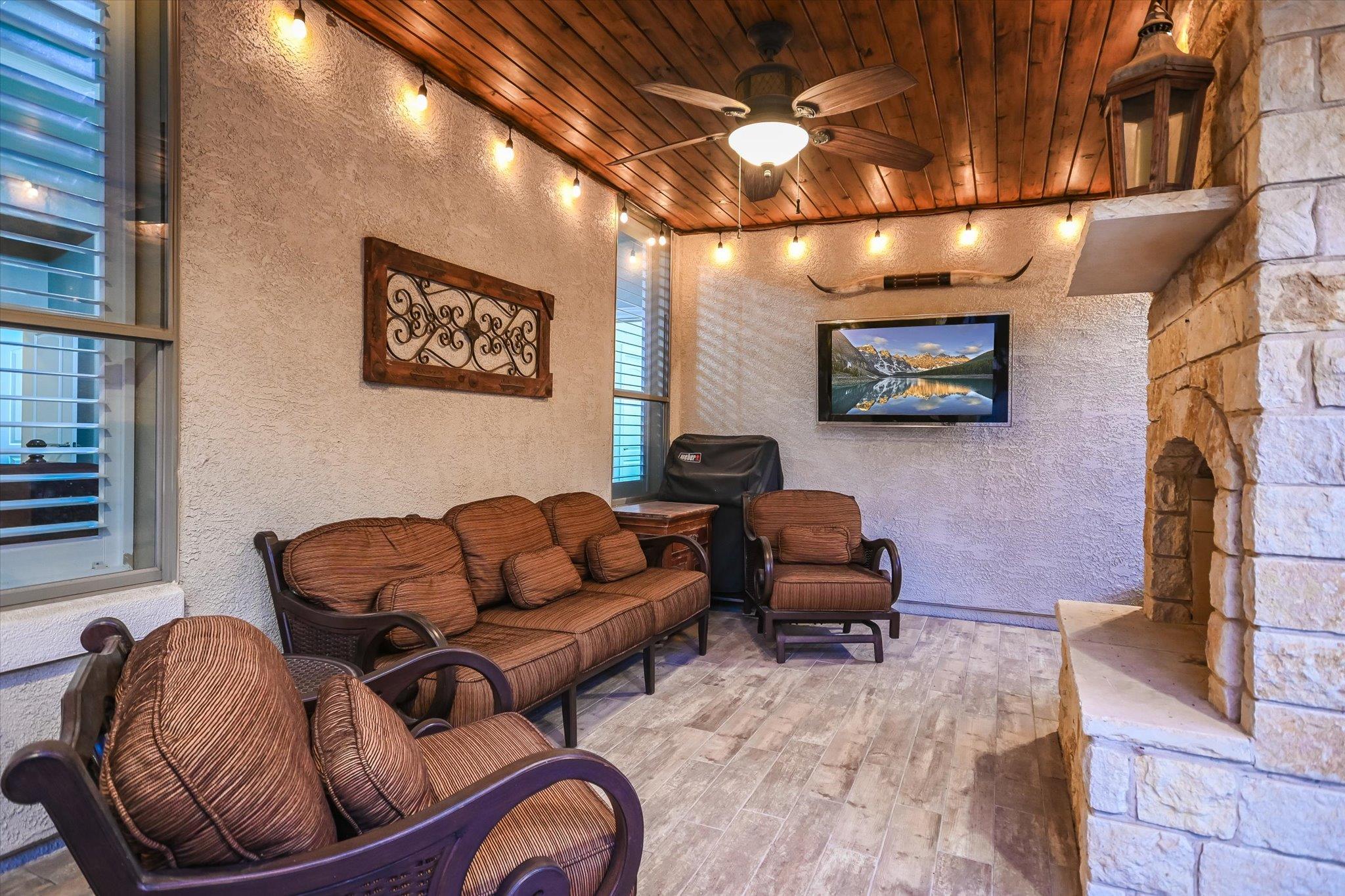 105 Whitley Dr, Austin, TX 78738