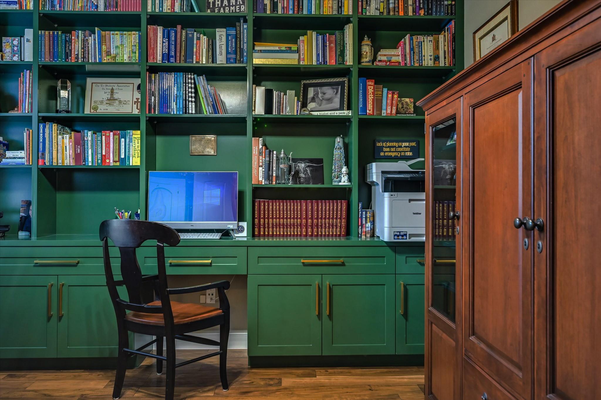 105 Whitley Dr, Austin, TX 78738