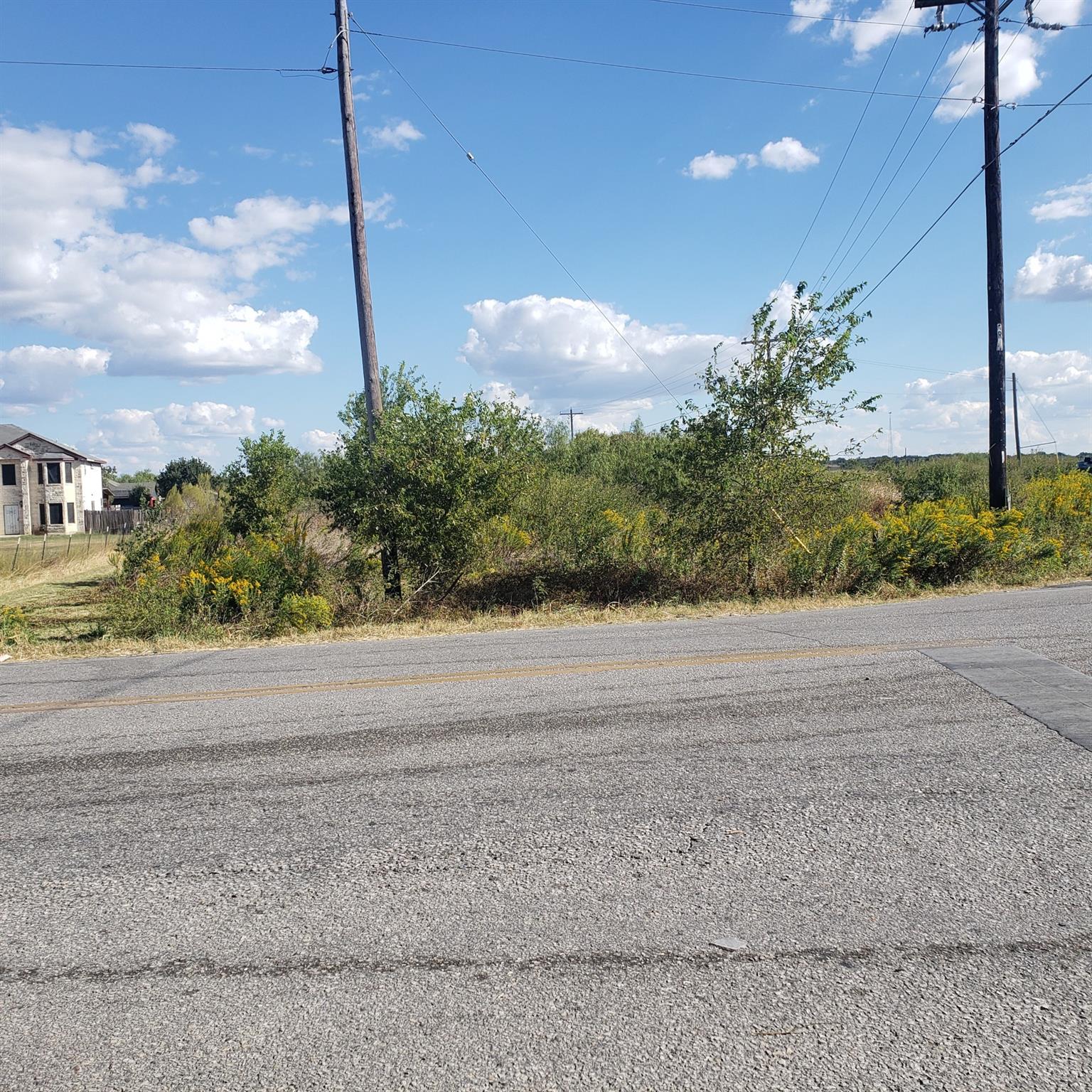 8909 Linden Rd, Del Valle, TX 78617