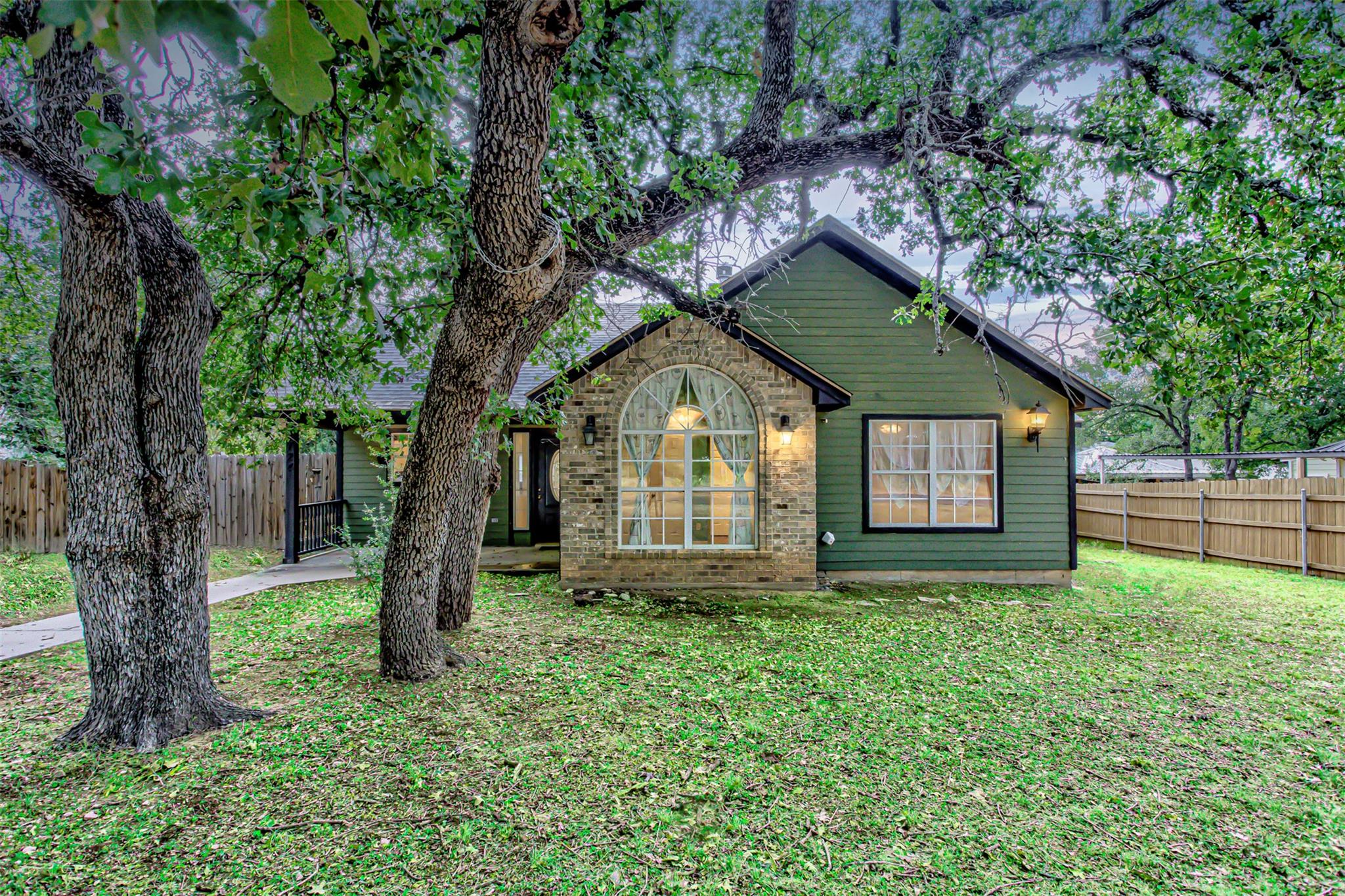 724 Cypress Ln, Cottonwood Shores, TX 78657