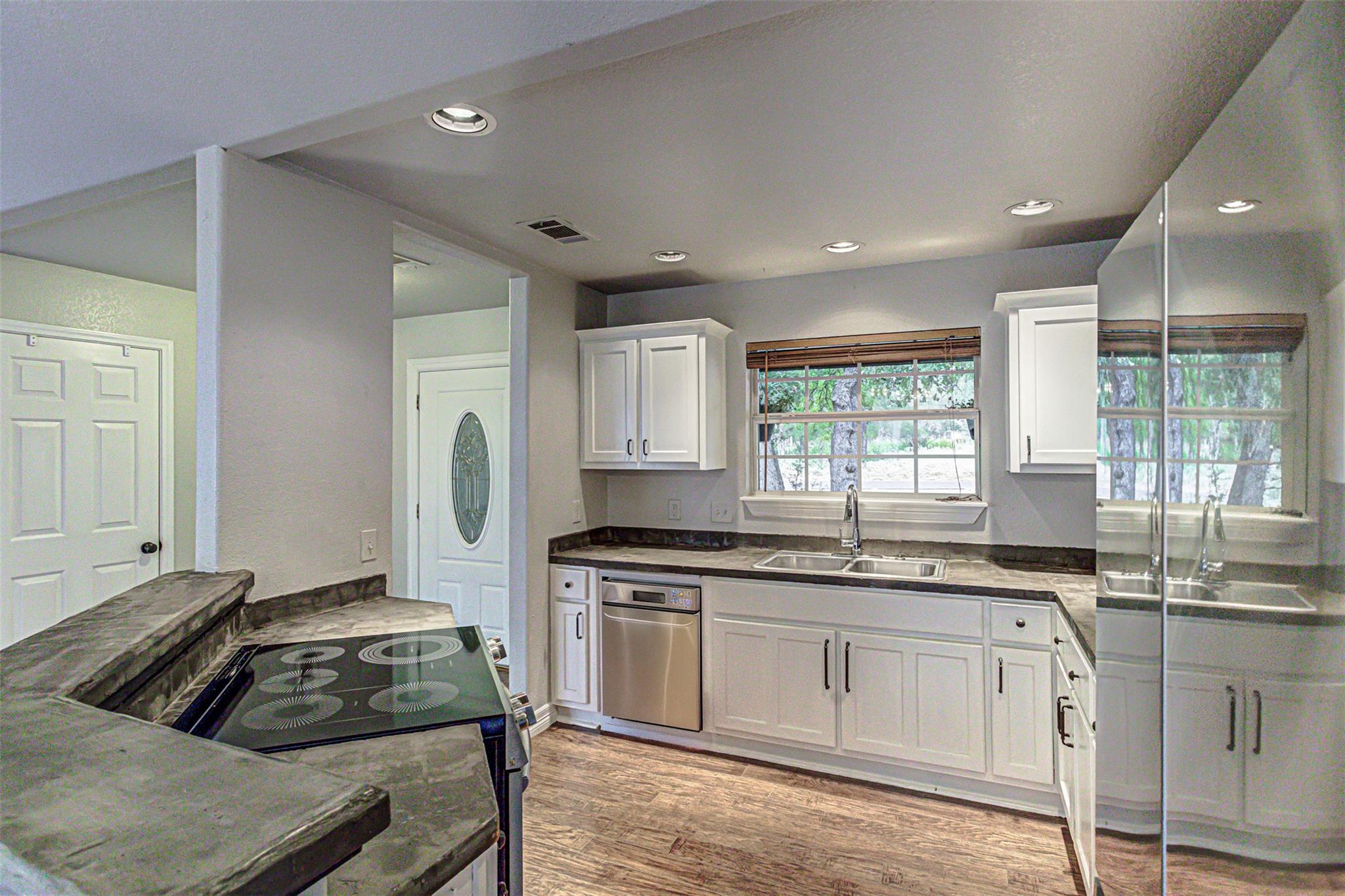 724 Cypress Ln, Cottonwood Shores, TX 78657