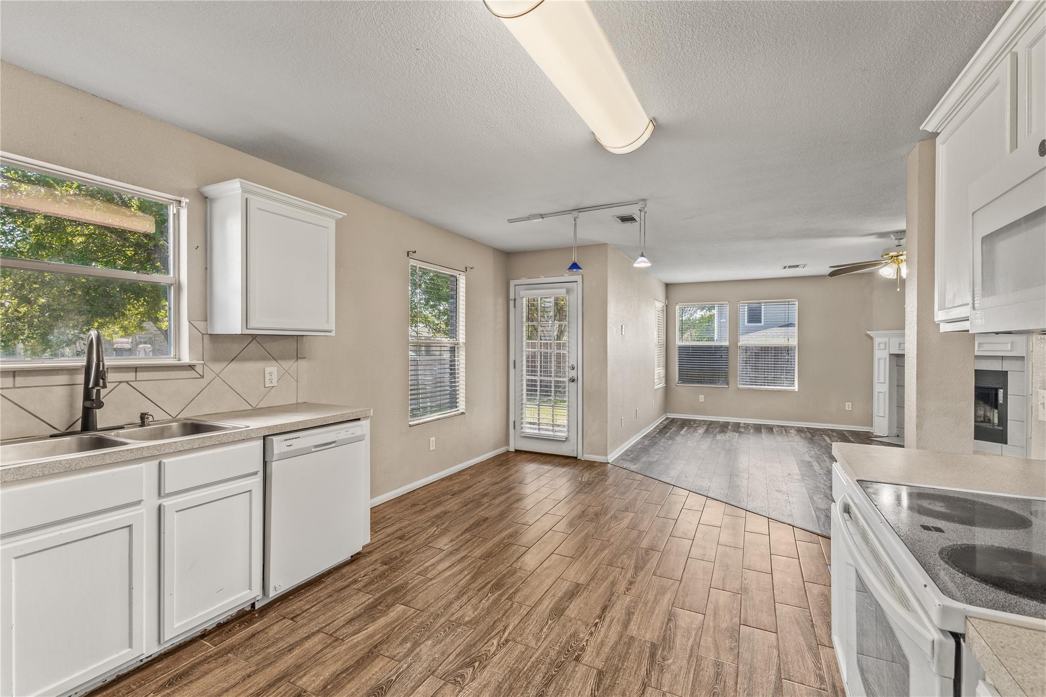 5504 Southern Crossing Dr, Temple, TX 76502