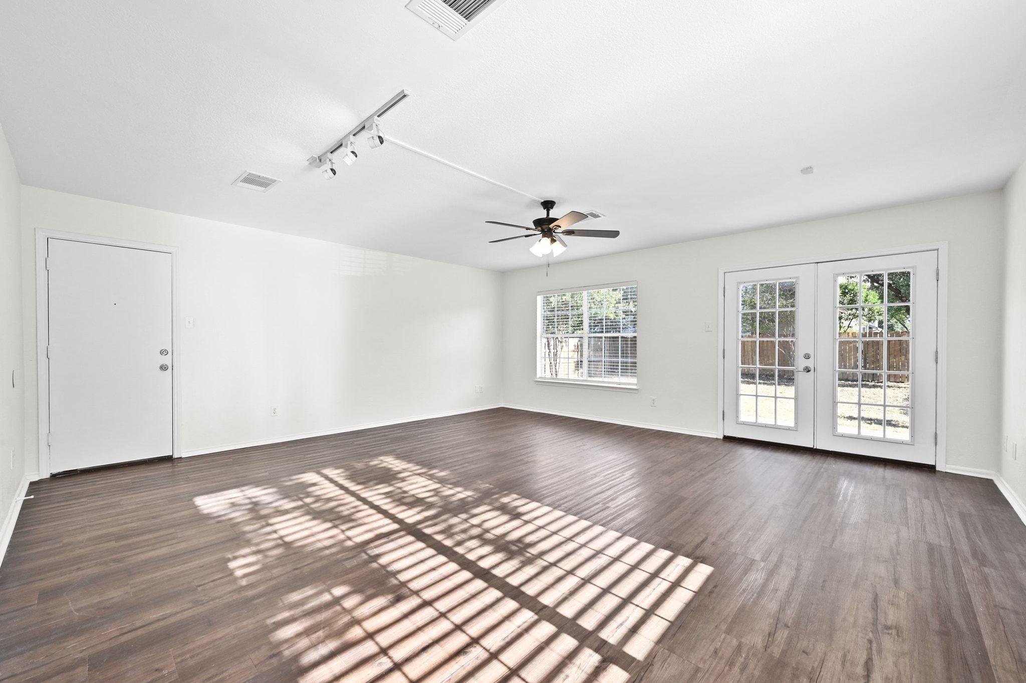 1400 Geoffs Dr, Austin, TX 78748