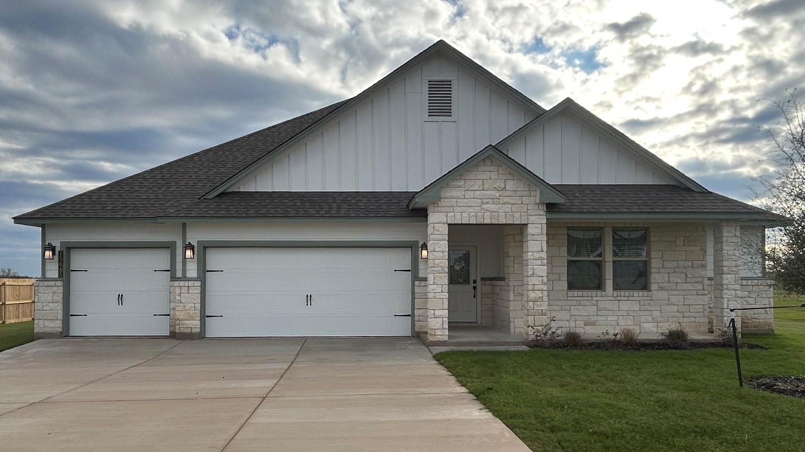 15085 Planeview Dr, Salado, TX 76571