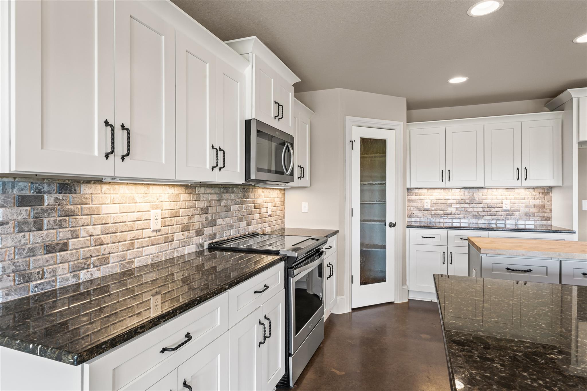 1052 Parkview Dr Way, Salado, TX 76571