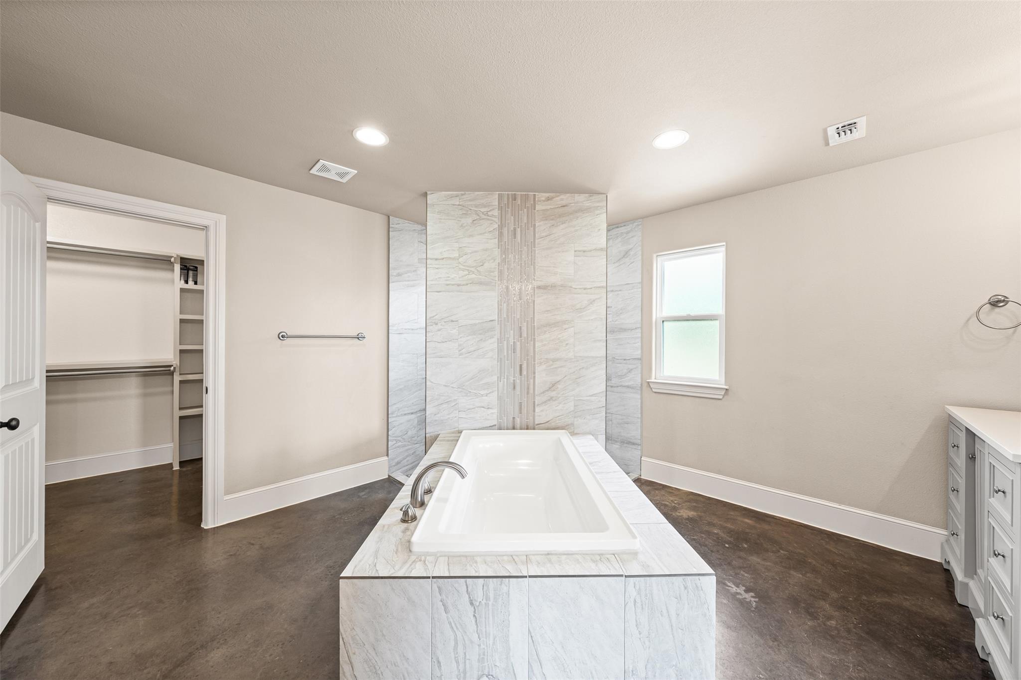 1052 Parkview Dr Way, Salado, TX 76571