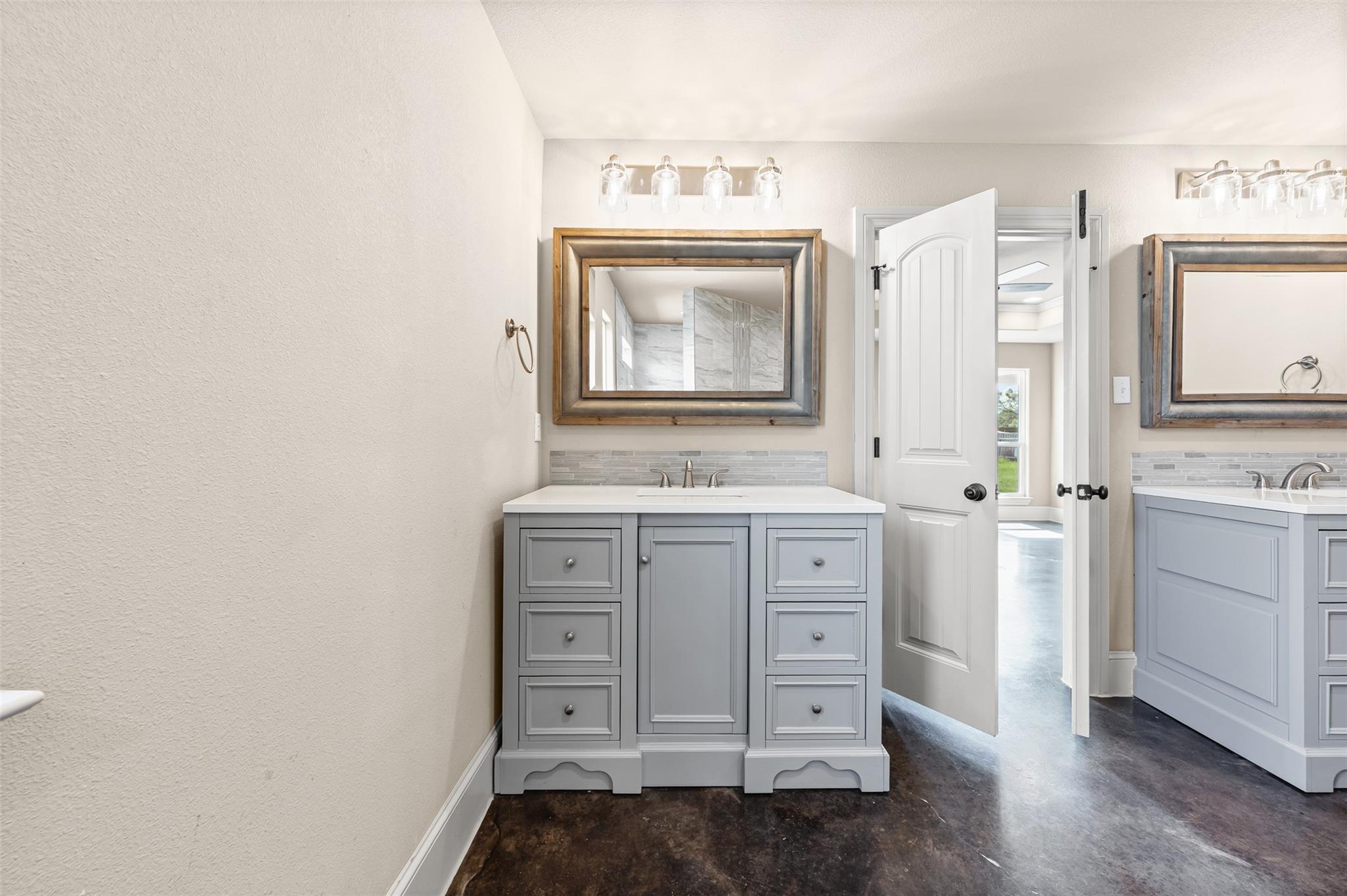 1052 Parkview Dr Way, Salado, TX 76571