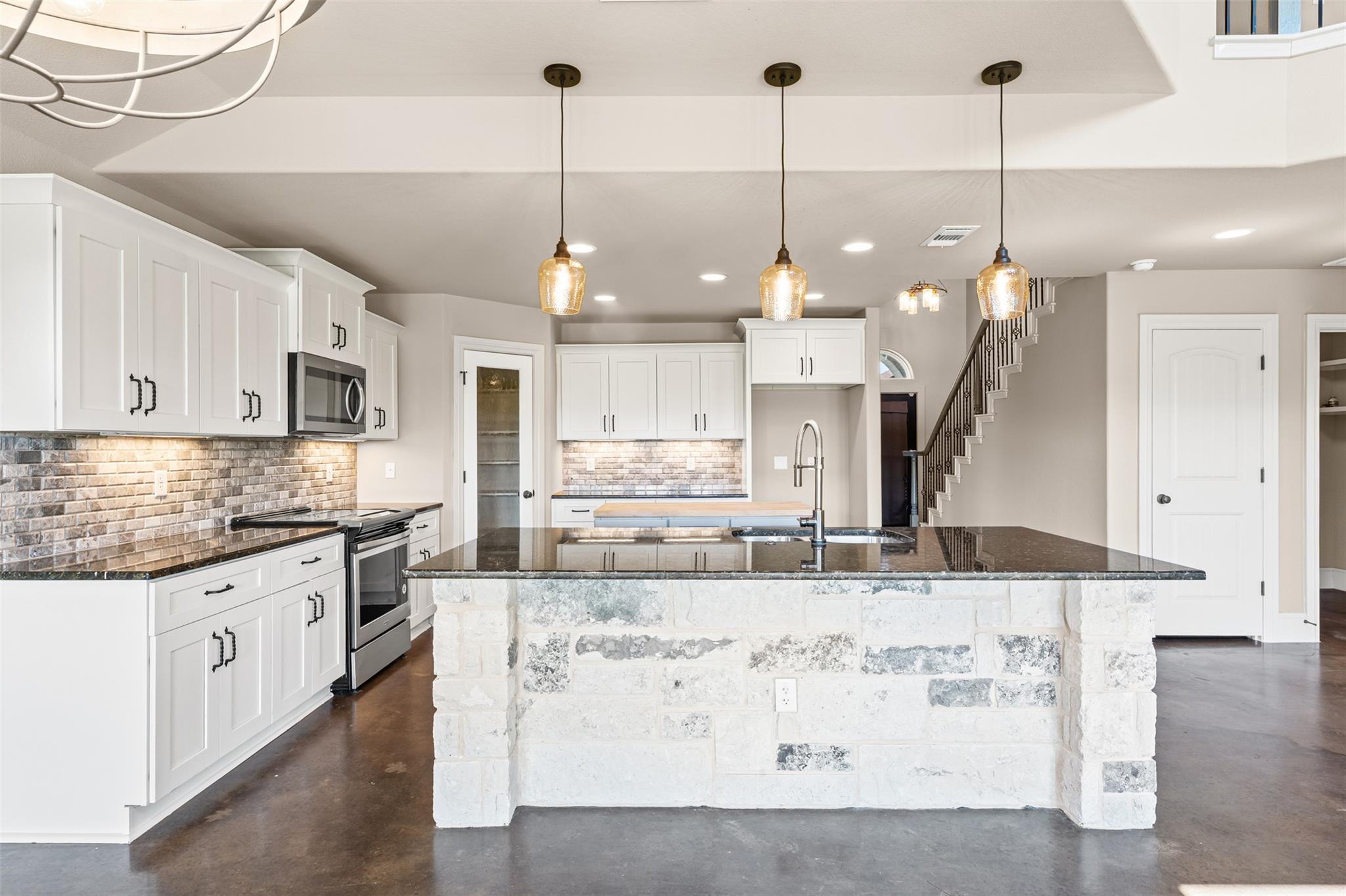 1052 Parkview Dr Way, Salado, TX 76571