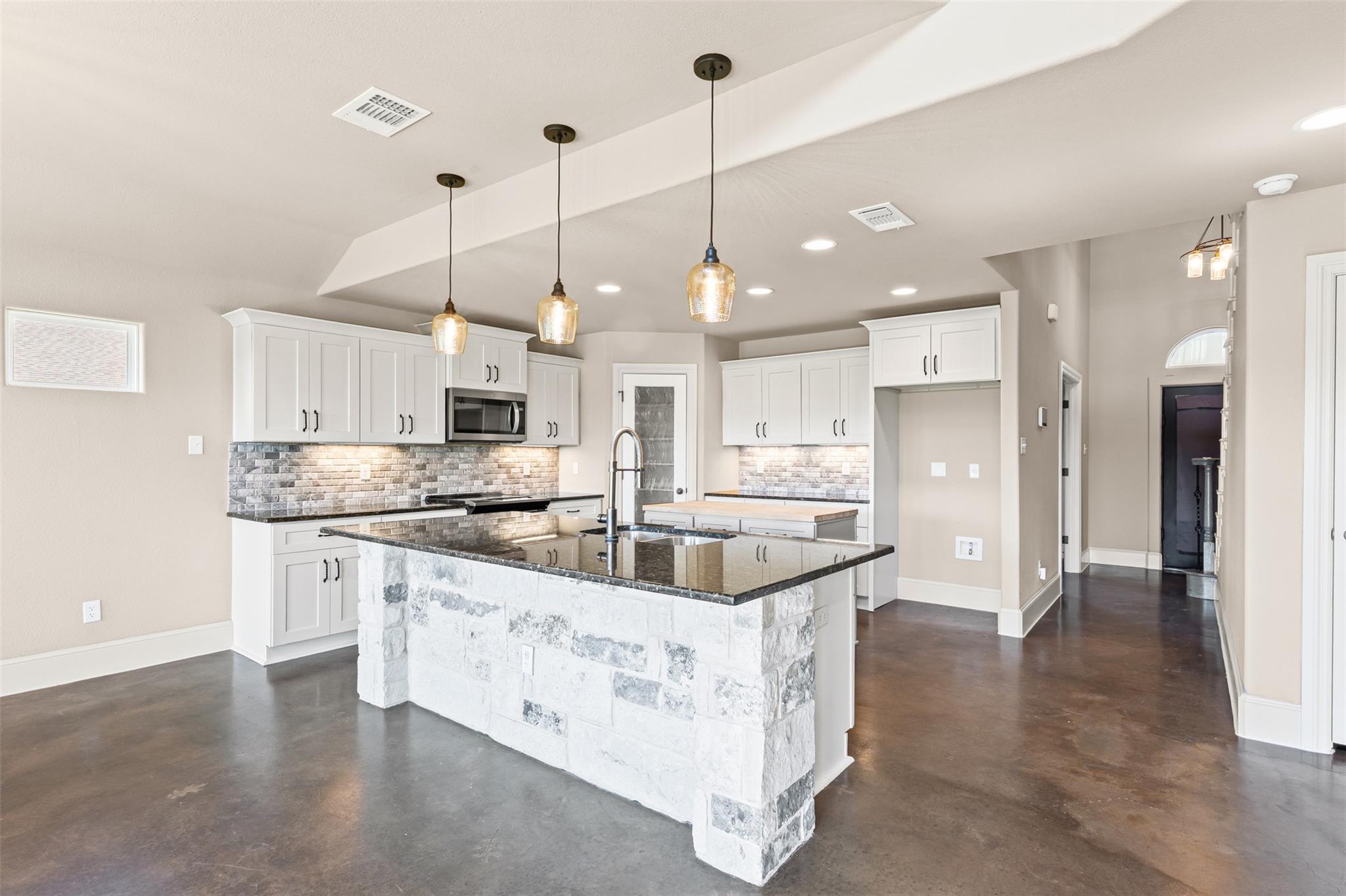 1052 Parkview Dr Way, Salado, TX 76571