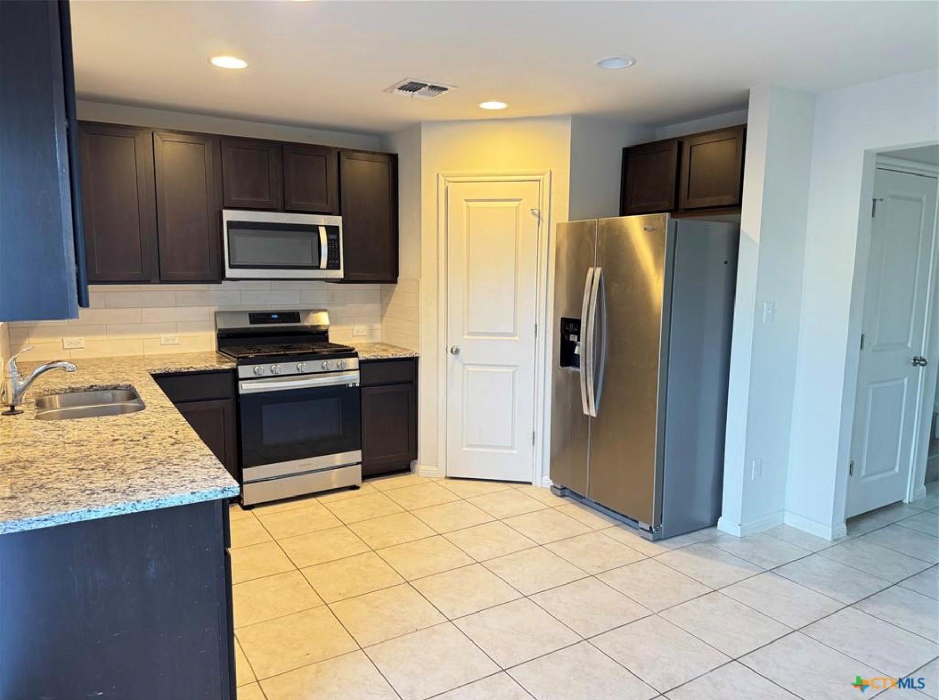 1126 Esplanade Pkwy, San Marcos, TX 78666