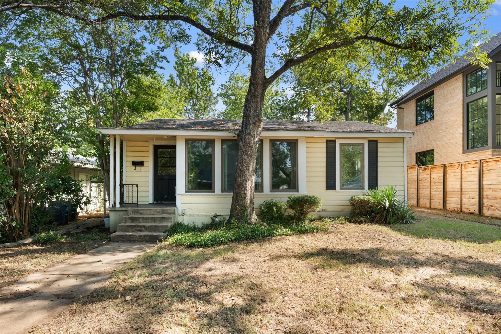 1910 W 33rd St, Austin, TX 78703